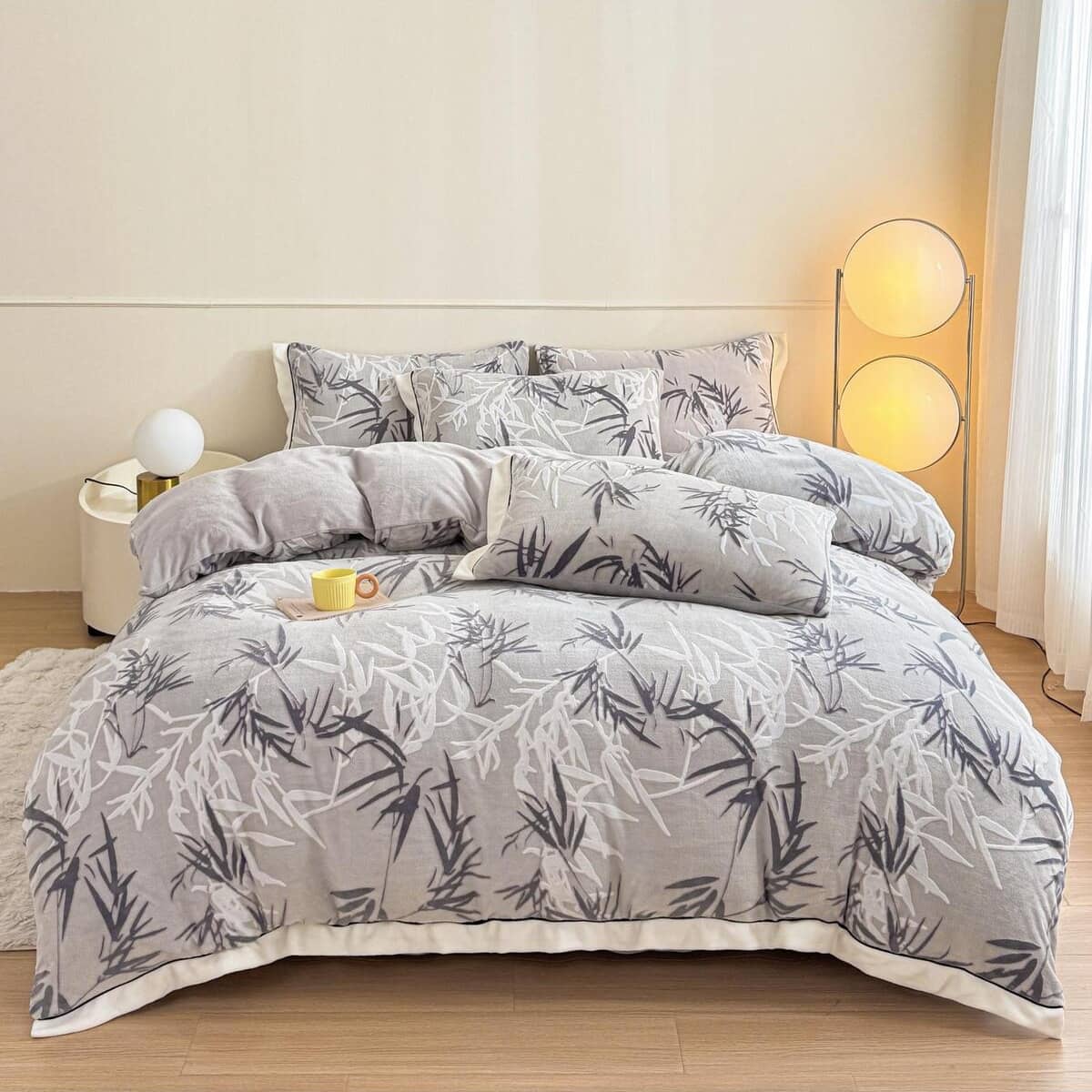 Lenjerie pat dublu, Cocolino, cu model floral 3D în relief, cearceaf plat, 4 piese, Casa New Concept, model gri lila cu frunze de bambus – imagine produs 2