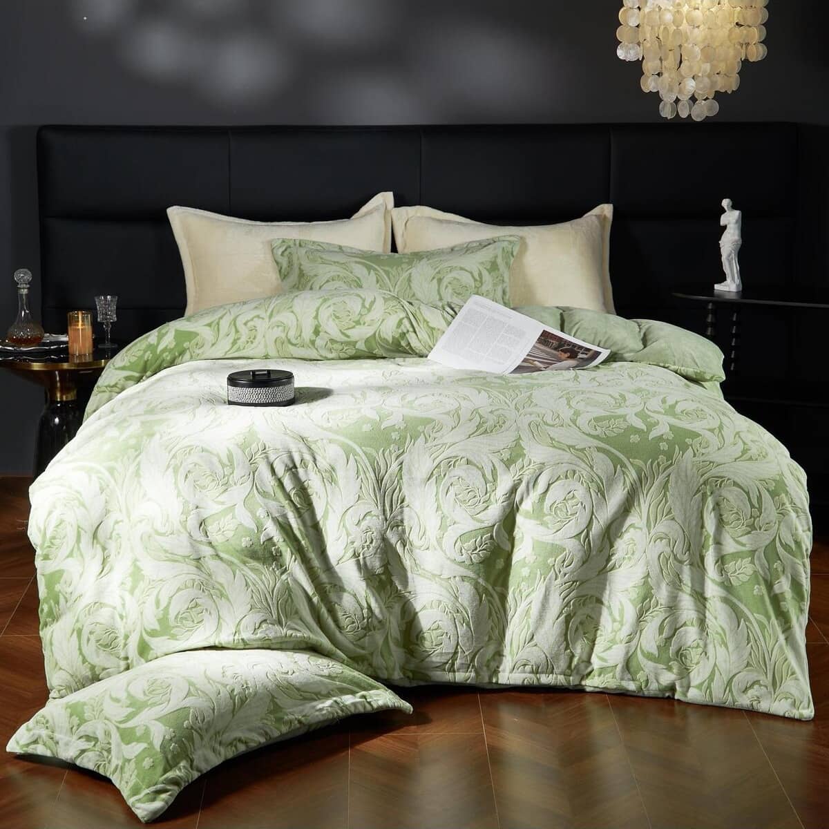 Lenjerie pat dublu, Cocolino, cu model floral 3D în relief, cearceaf plat, 4 piese, Casa New Concept, model verde salvie cu trandafiri – imagine produs 2