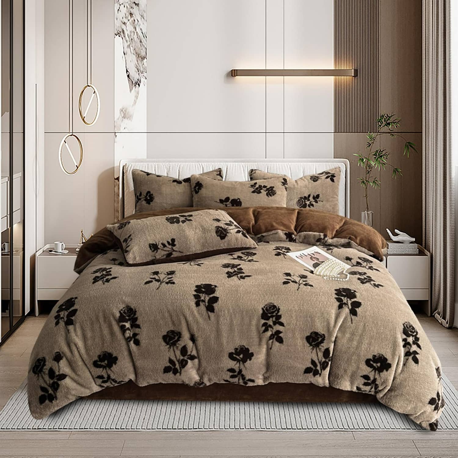 Lenjerie pat dublu din catifea de lapte, Cocolino, elastic, 6 piese, model bej cu trandafiri negri | East Comfort – imagine produs 2