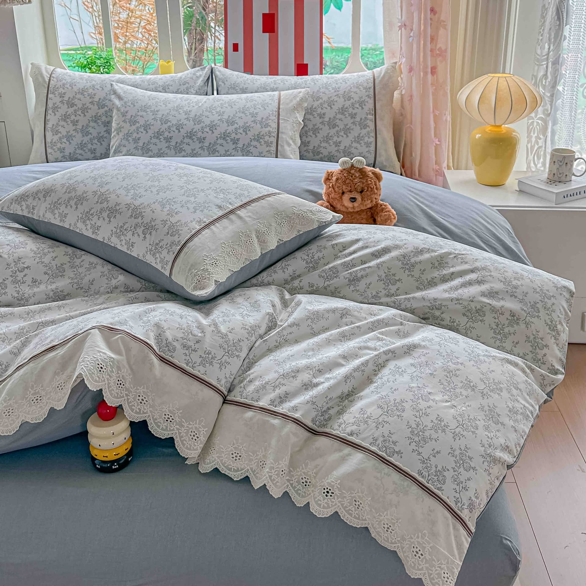 Lenjerie pat dublu, 100% bumbac, elastic, 4 piese, model gri deschis cu ramurele |Jojo Home – imagine produs 2