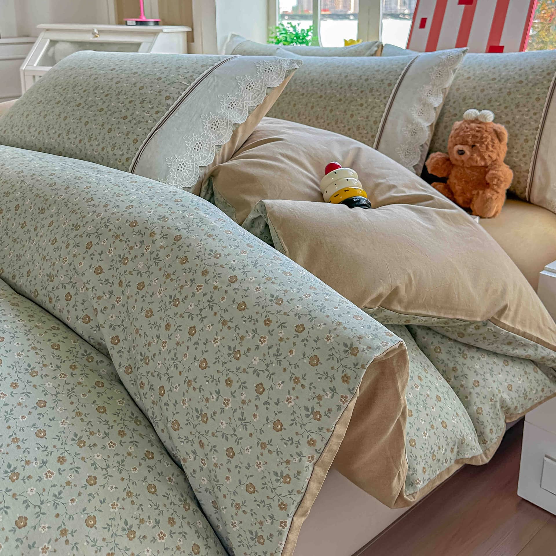 Lenjerie pat dublu, 100% bumbac, elastic, 4 piese, model verde salvie cu flori mici |Jojo Home – imagine produs 2