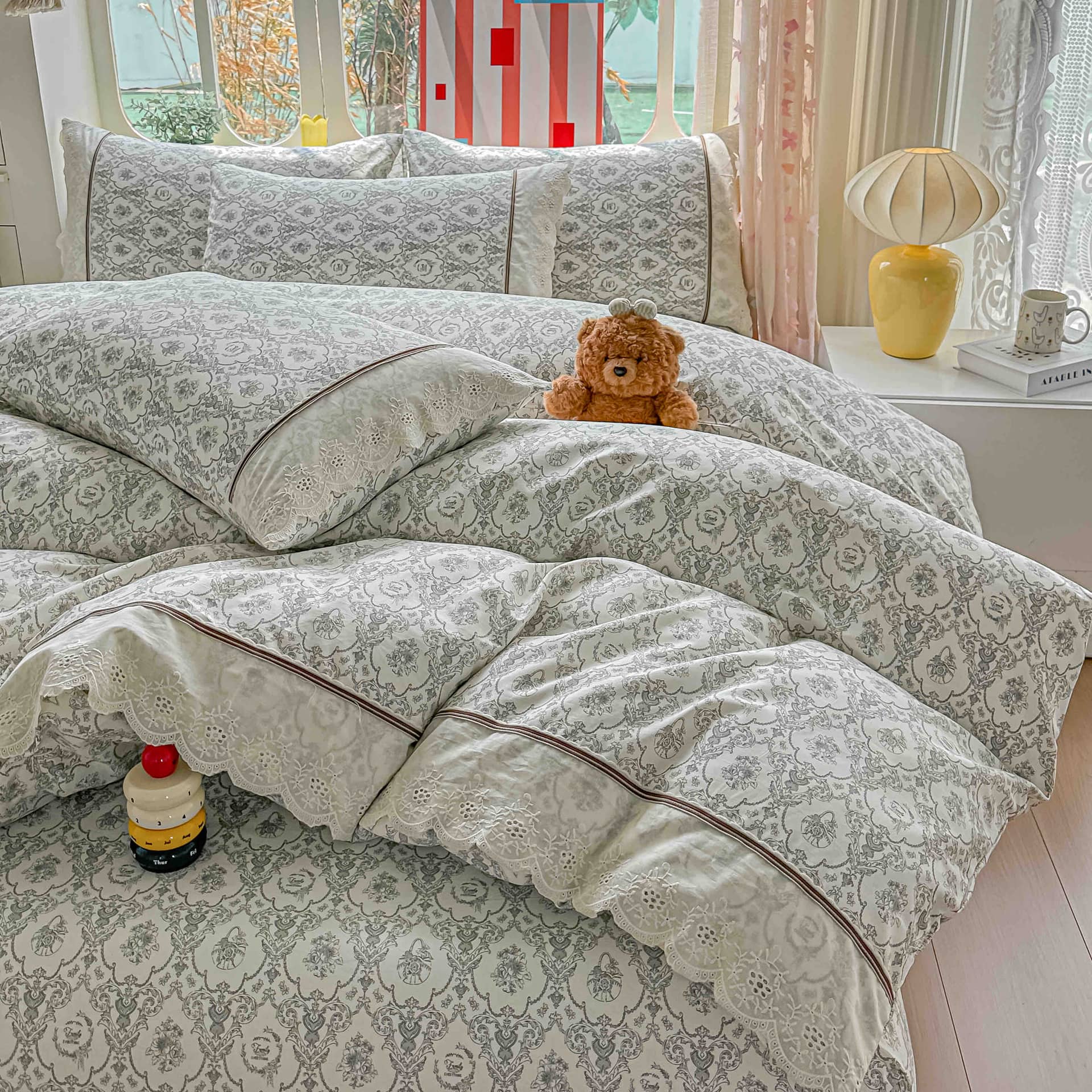 Lenjerie pat dublu, 100% bumbac, elastic, 4 piese, model gri bej cu medalioane |Jojo Home – imagine produs 2