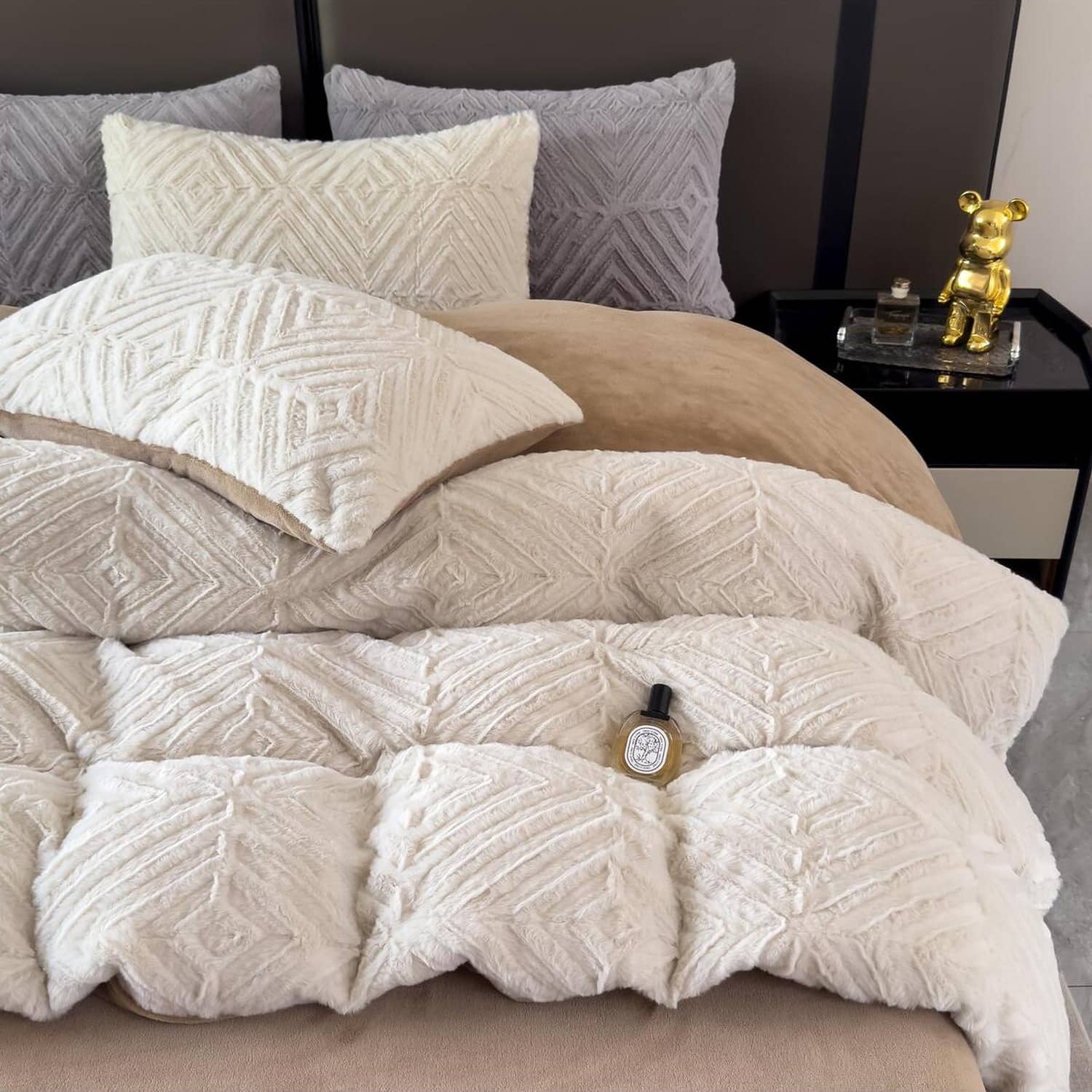 Lenjerie de pat dublu Cocolino, 4 piese, cu elastic, plușată cu fir lung, model alb ivoriu cu model spic | Casa New Concept – imagine produs 2