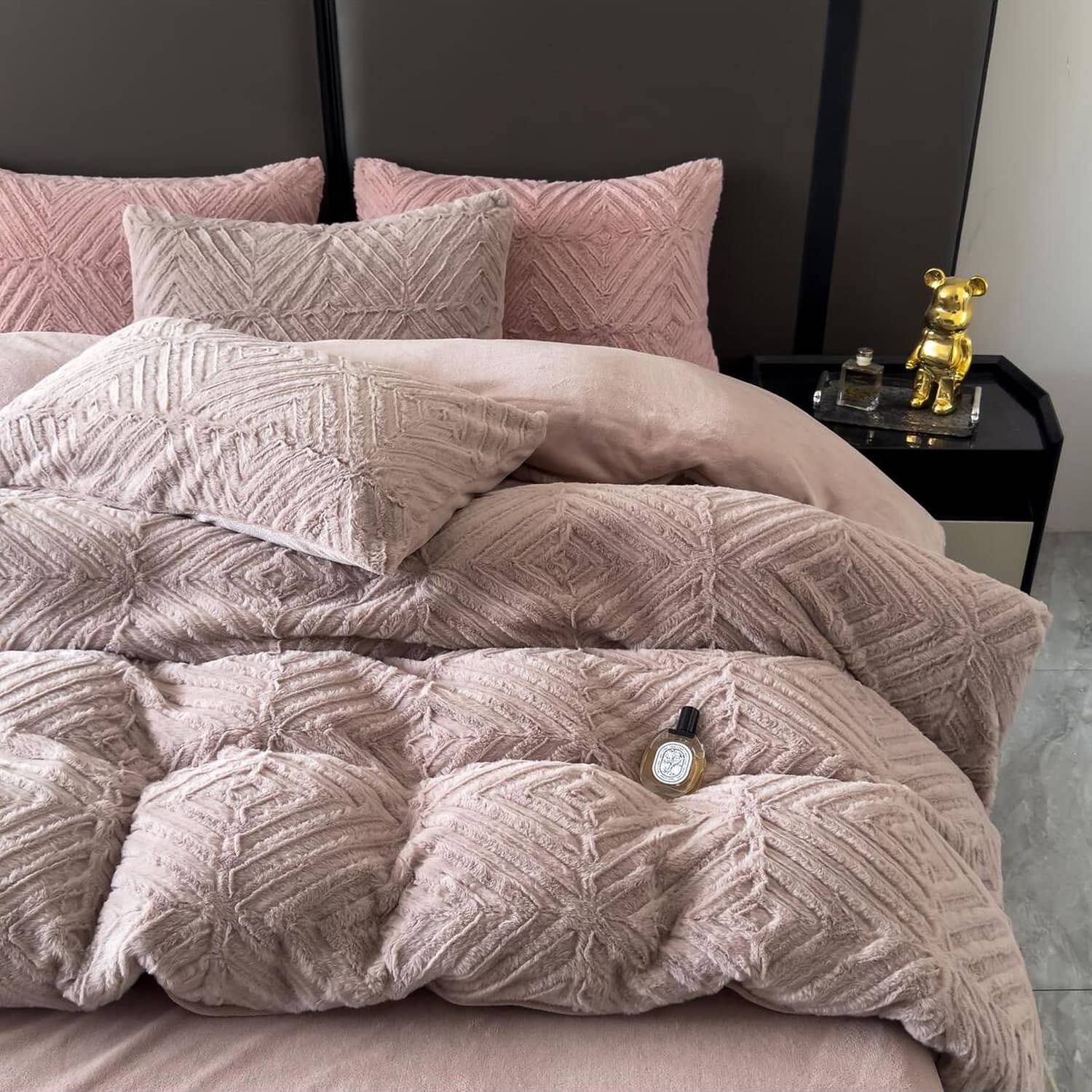 Lenjerie de pat dublu Cocolino, 4 piese, cu elastic, plușată cu fir lung, model bej taupe cu model spic | Casa New Concept – imagine produs 2