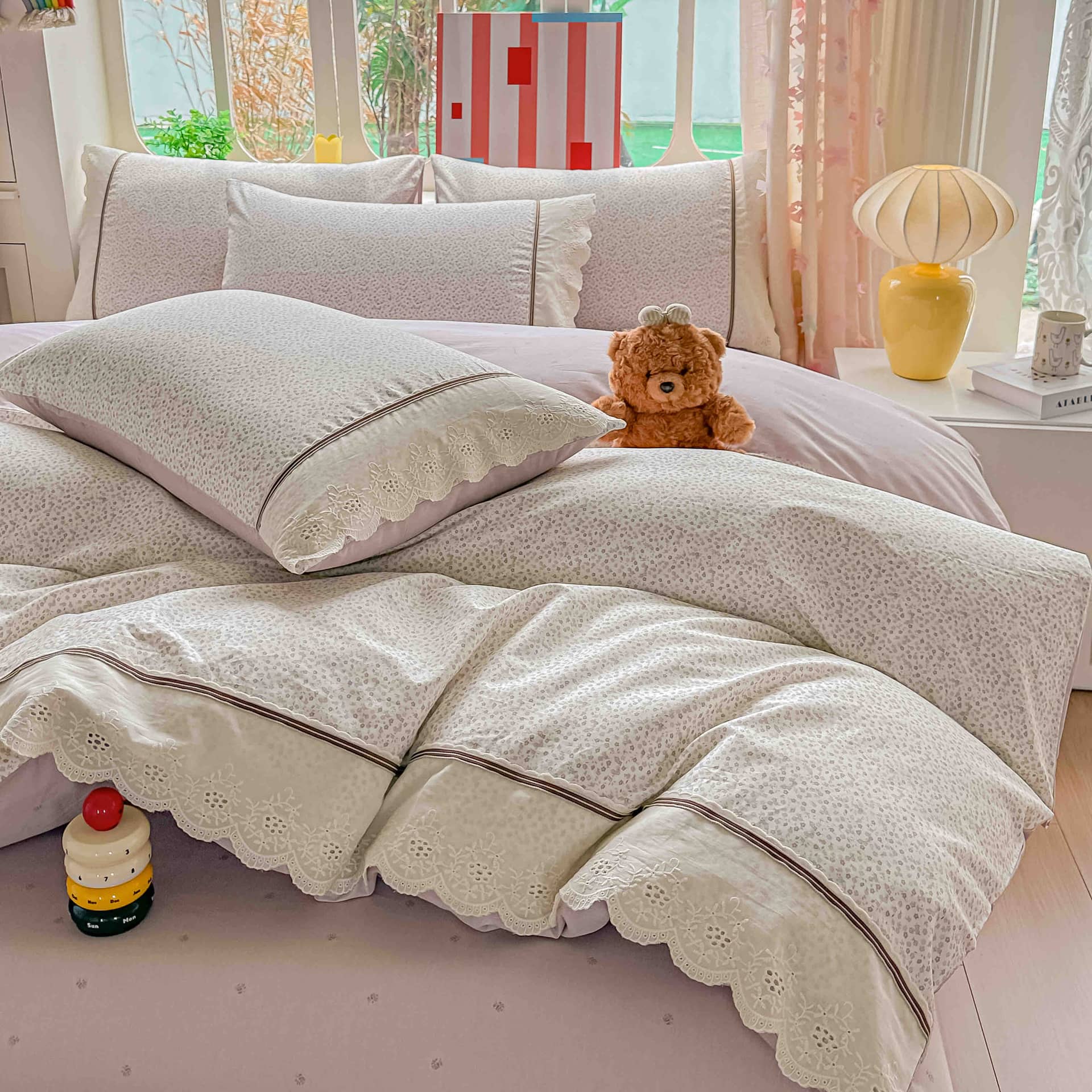 Lenjerie pat dublu, 100% bumbac, elastic, 4 piese, model alb cu picatele roz |Jojo Home – imagine produs 3