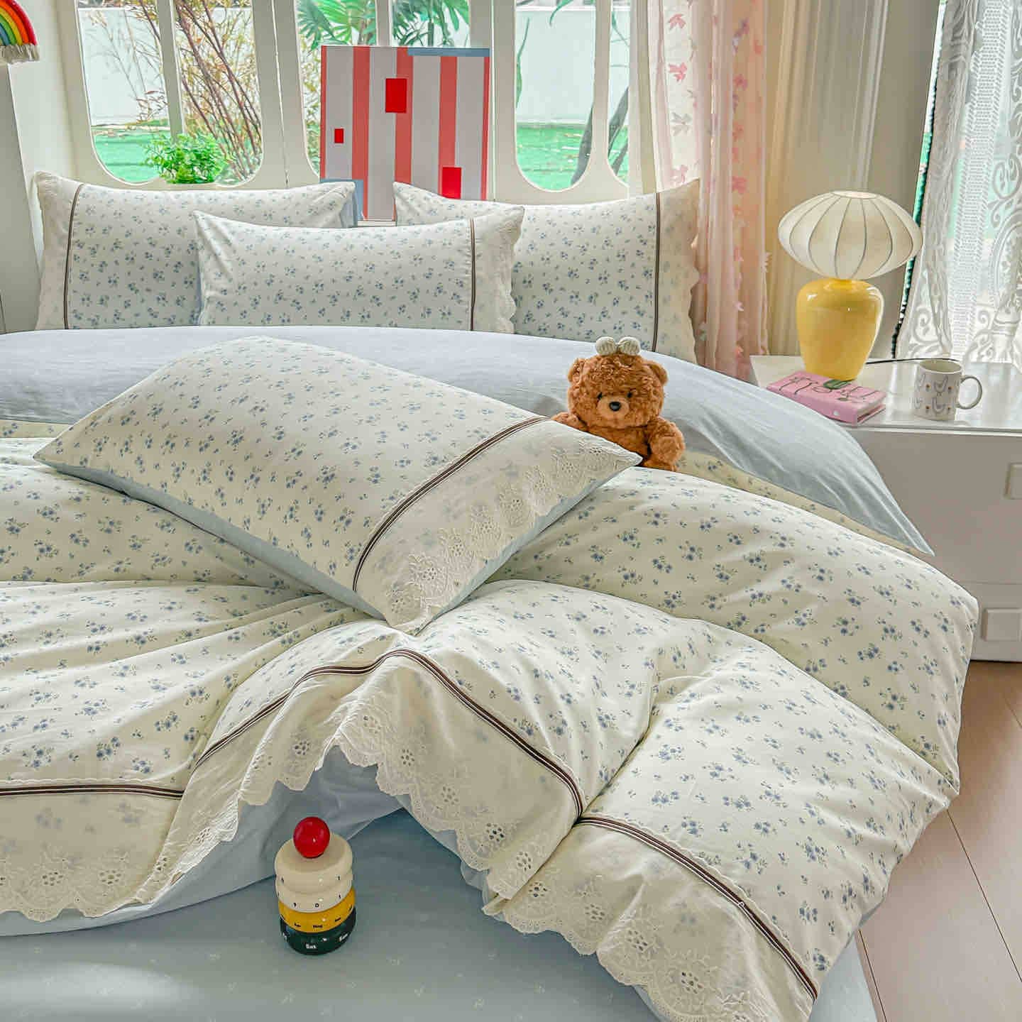 Lenjerie pat dublu, 100% bumbac, elastic, 4 piese, model crem cu flori albastre |Jojo Home – imagine produs 3