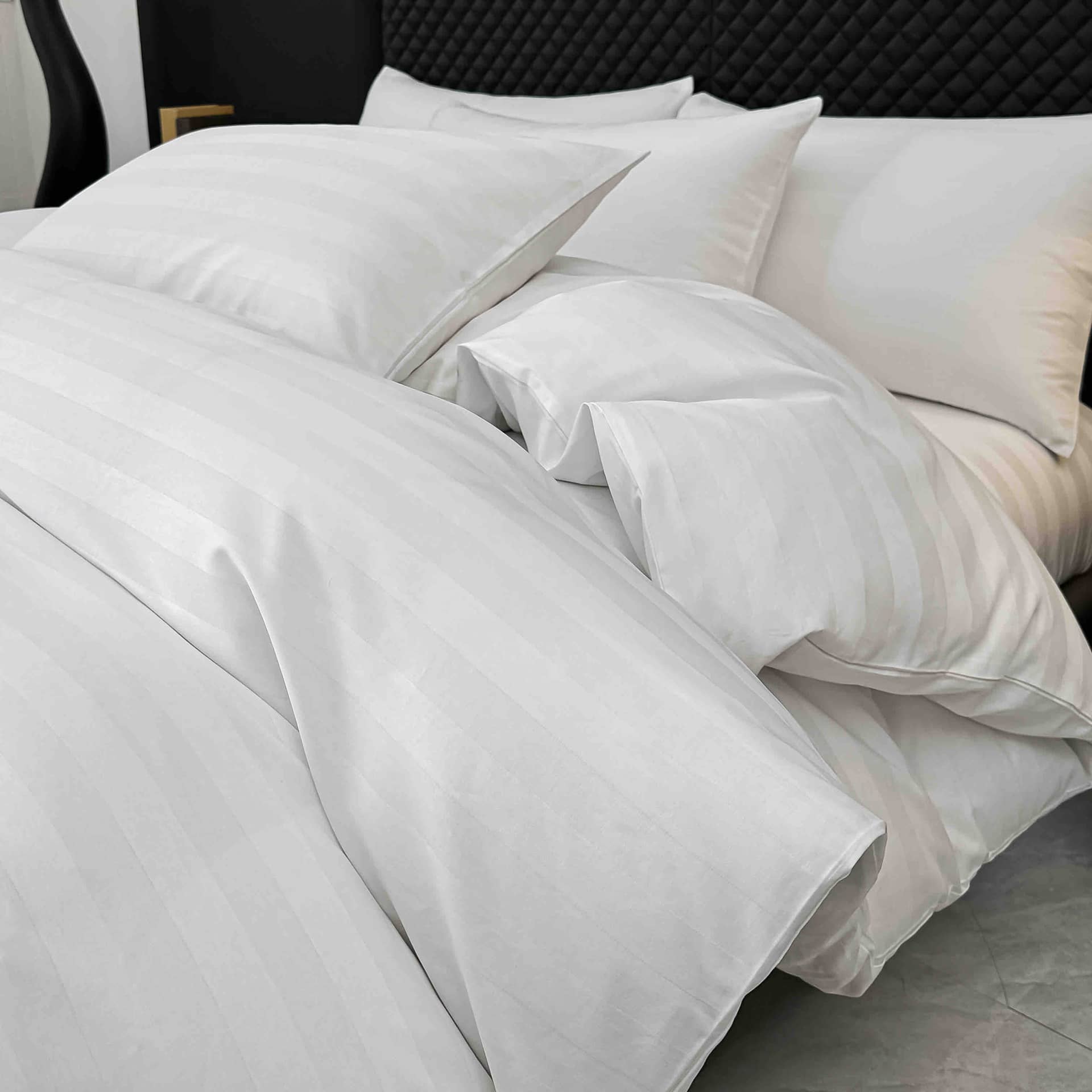 Lenjerie pat dublu, 100% bumbac, Damasc Deluxe, elastic, 6 piese, model alb cu dungi | Jojo Home – imagine produs 3