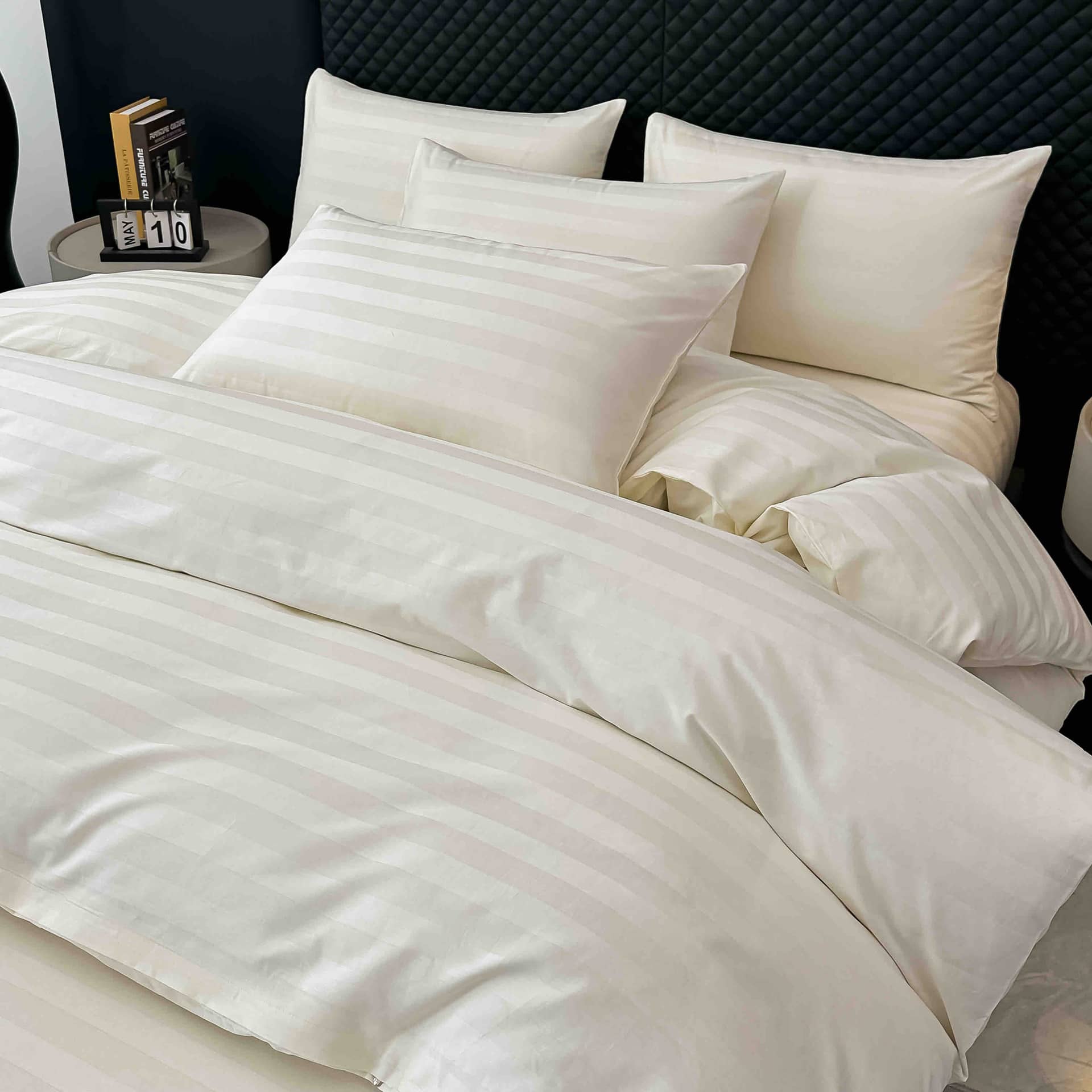 Lenjerie pat dublu, 100% bumbac, Damasc Deluxe, elastic, 6 piese, model crem cu dungi | Jojo Home – imagine produs 3
