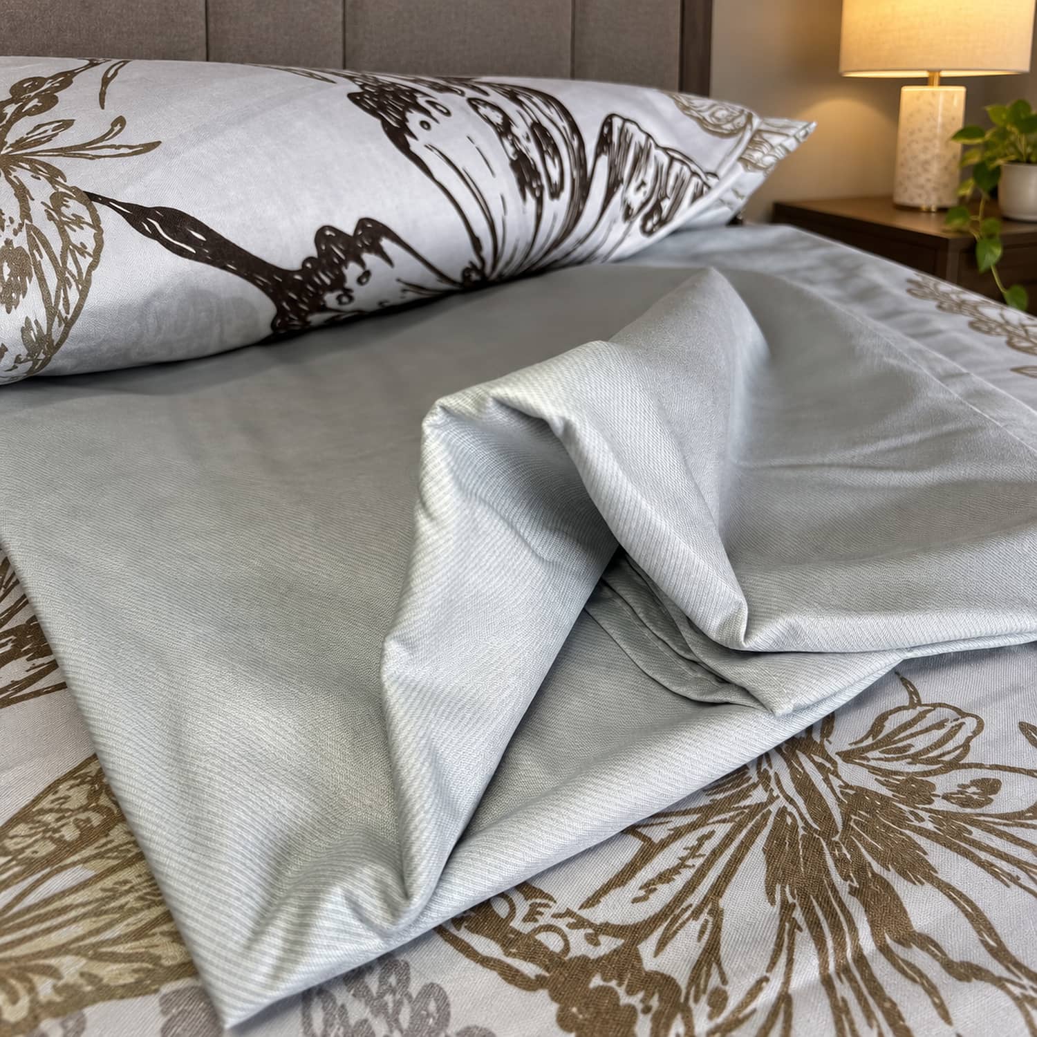 Lenjerie pat dublu, finet gros, elastic, 6 piese, model gri cu fluturi mari | East Comfort – imagine produs 4