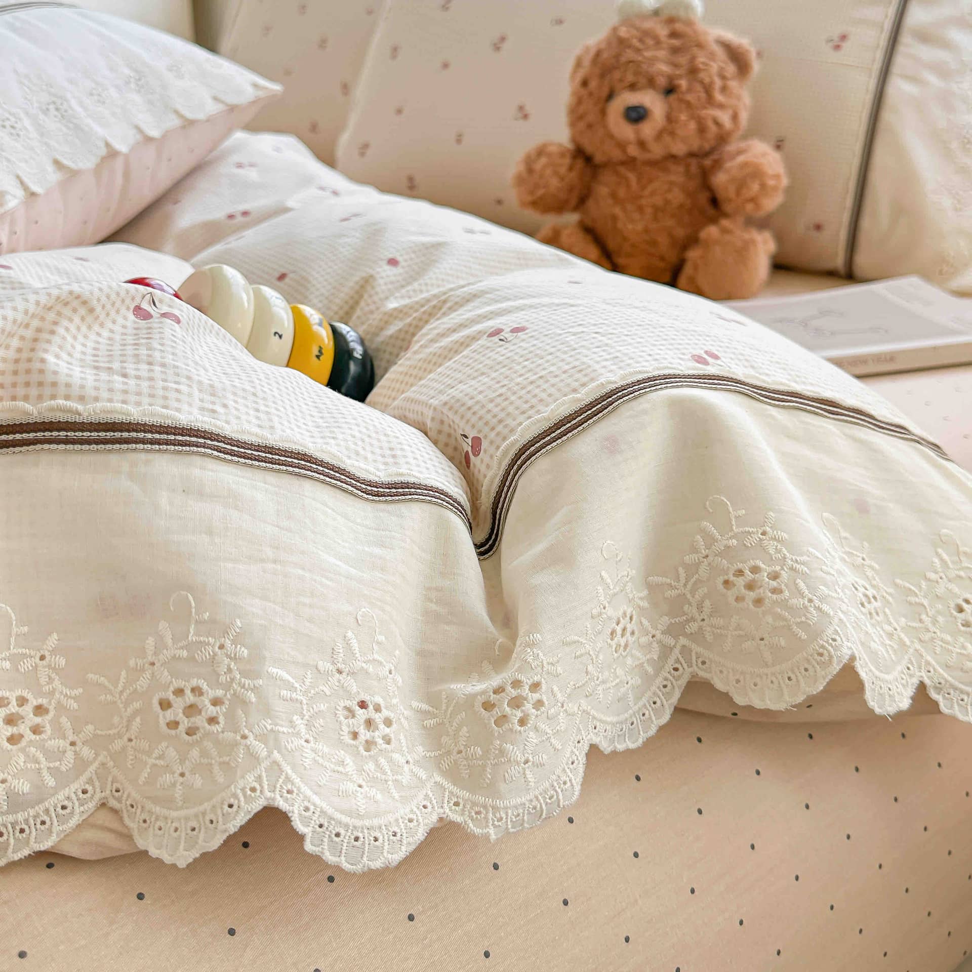 Lenjerie pat dublu, 100% bumbac, elastic, 4 piese, model crem cu flori roz |Jojo Home – imagine produs 4