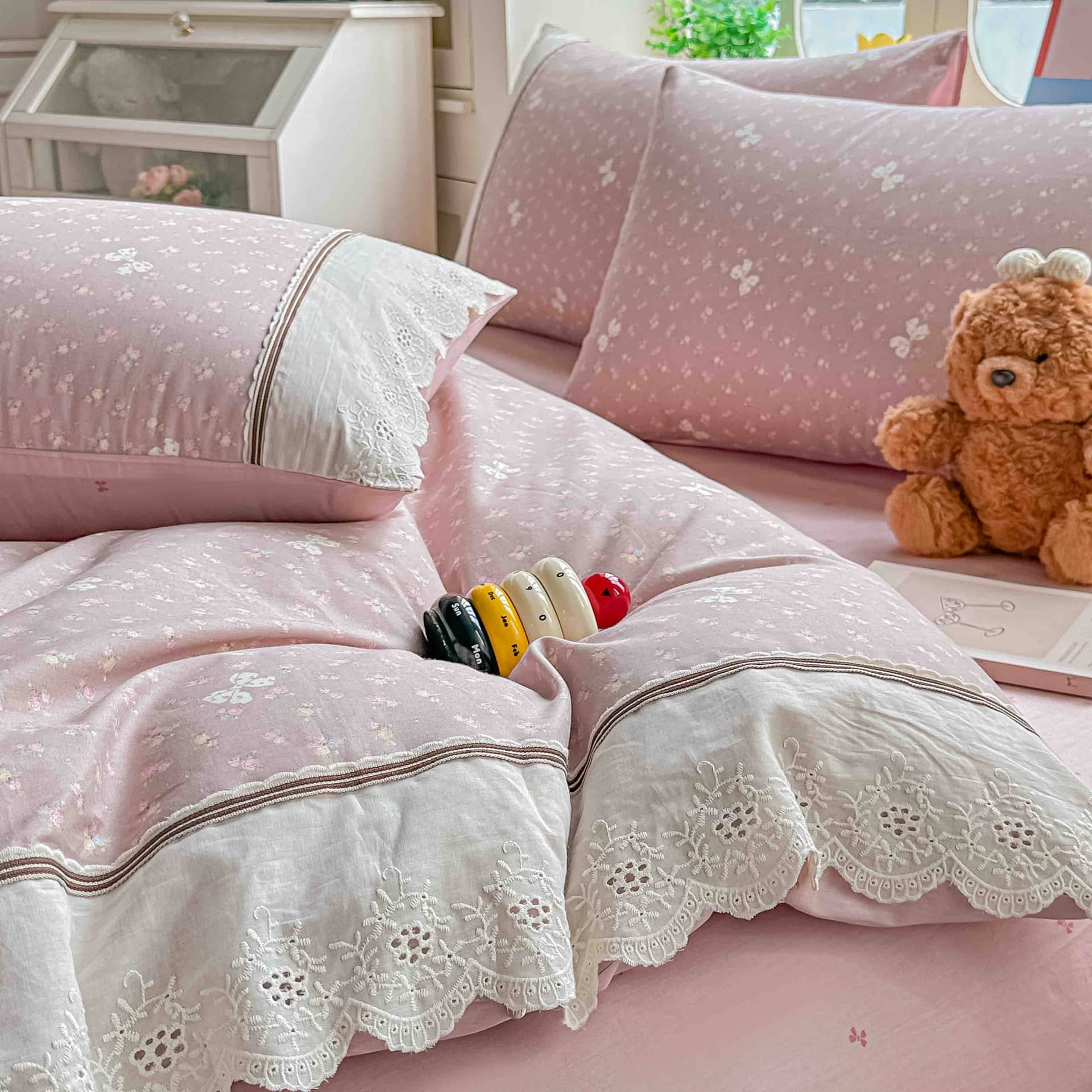 Lenjerie pat dublu, 100% bumbac, elastic, 4 piese, model roz pudrat cu flori albe |Jojo Home – imagine produs 4