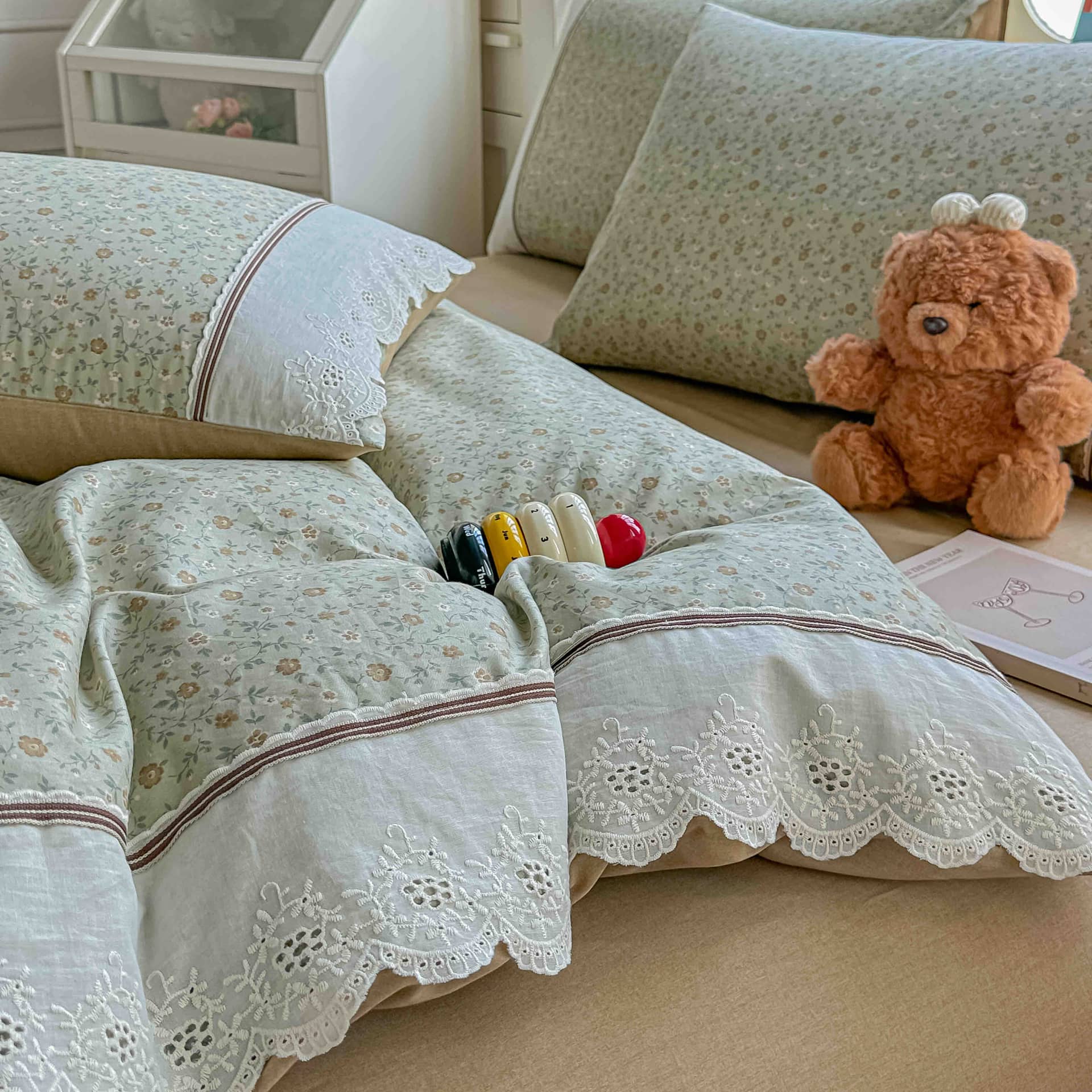 Lenjerie pat dublu, 100% bumbac, elastic, 4 piese, model verde salvie cu flori mici |Jojo Home – imagine produs 4