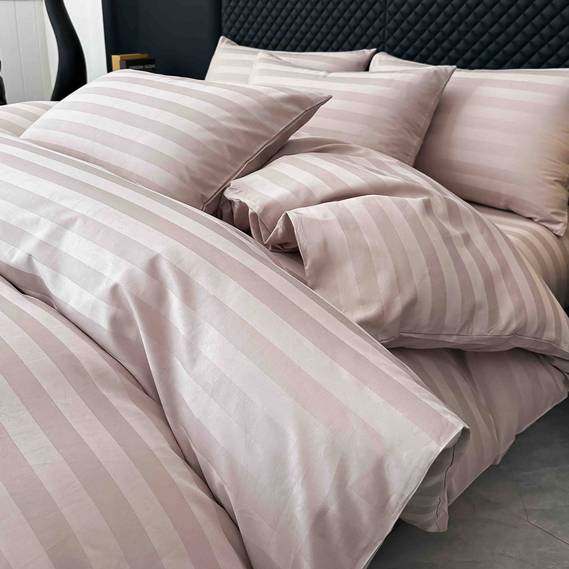 Lenjerie pat dublu, 100% bumbac, Damasc Deluxe, elastic, 6 piese, model roz somon cu dungi | Jojo Home – imagine produs 4