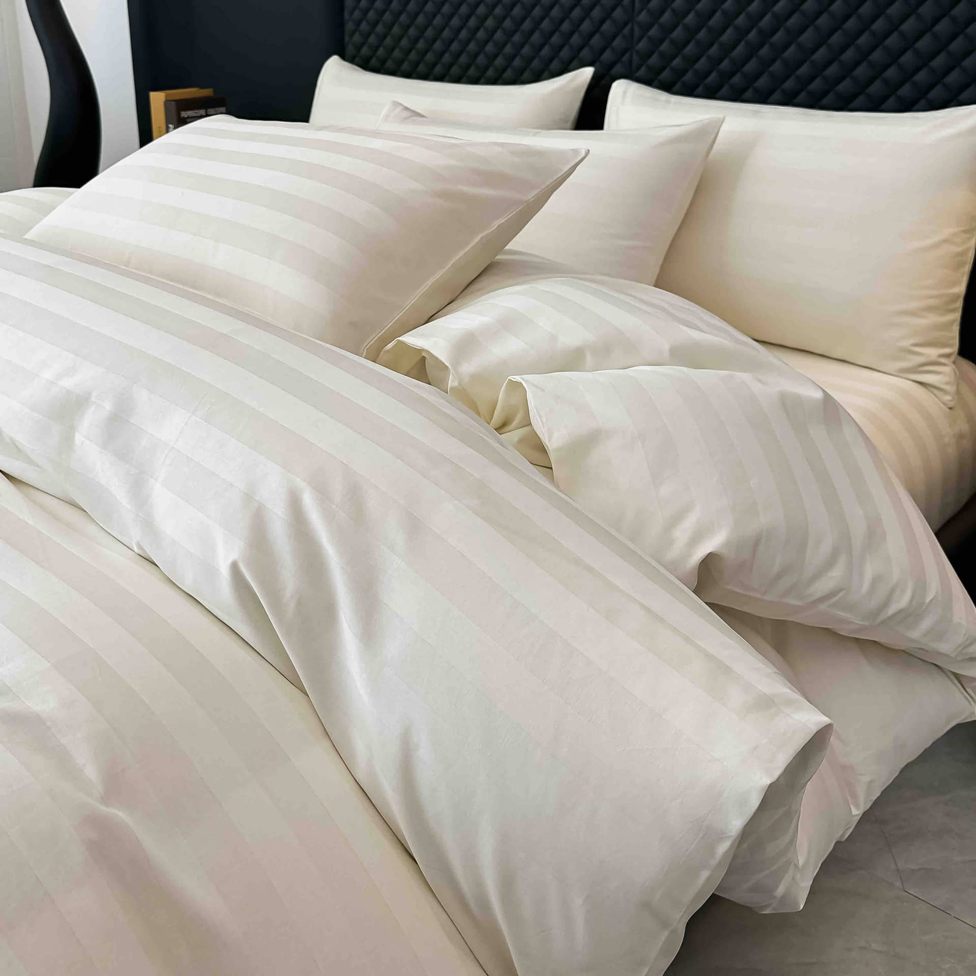 Lenjerie pat dublu, 100% bumbac, Damasc Deluxe, elastic, 6 piese, model crem cu dungi | Jojo Home – imagine produs 4