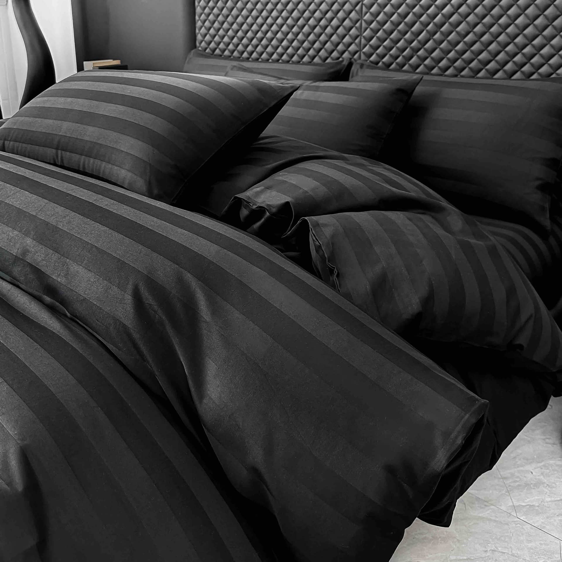 Lenjerie pat dublu, 100% bumbac, Damasc Deluxe, elastic, 6 piese, model negru cu dungi | Jojo Home – imagine produs 4