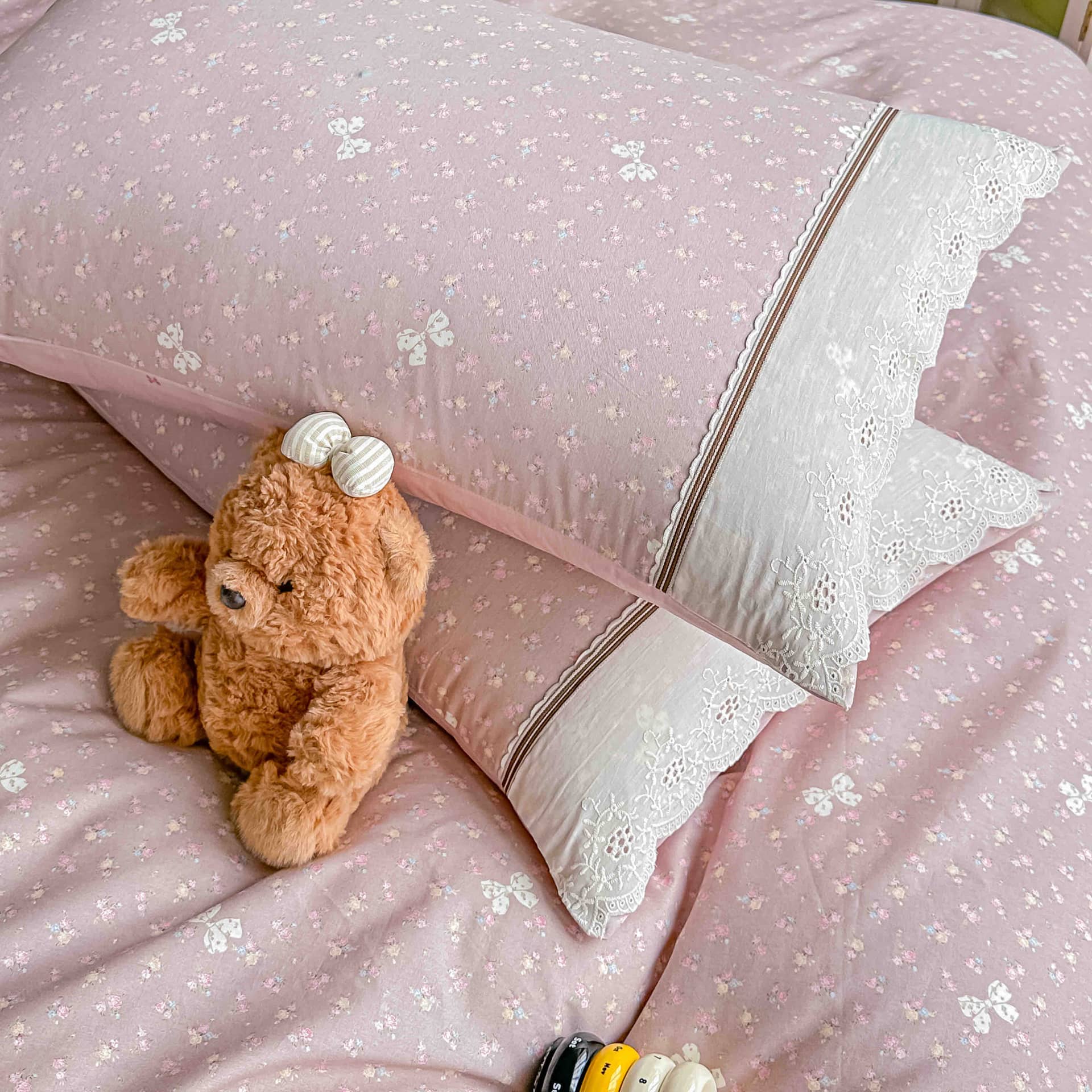 Lenjerie pat dublu, 100% bumbac, elastic, 4 piese, model roz pudrat cu flori albe |Jojo Home – imagine produs 5