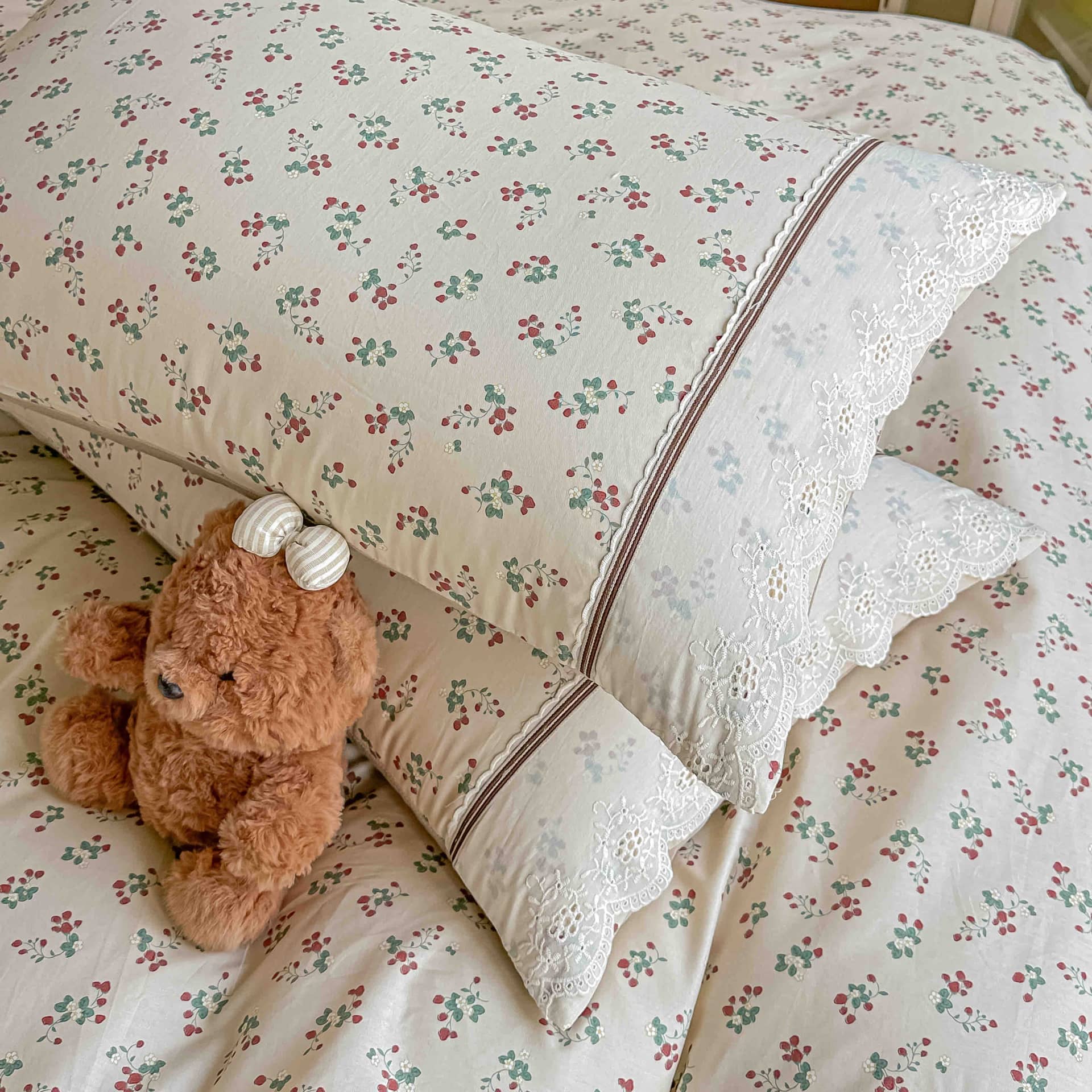 Lenjerie pat dublu, 100% bumbac, elastic, 4 piese, model crem cu buchetele florale |Jojo Home – imagine produs 5