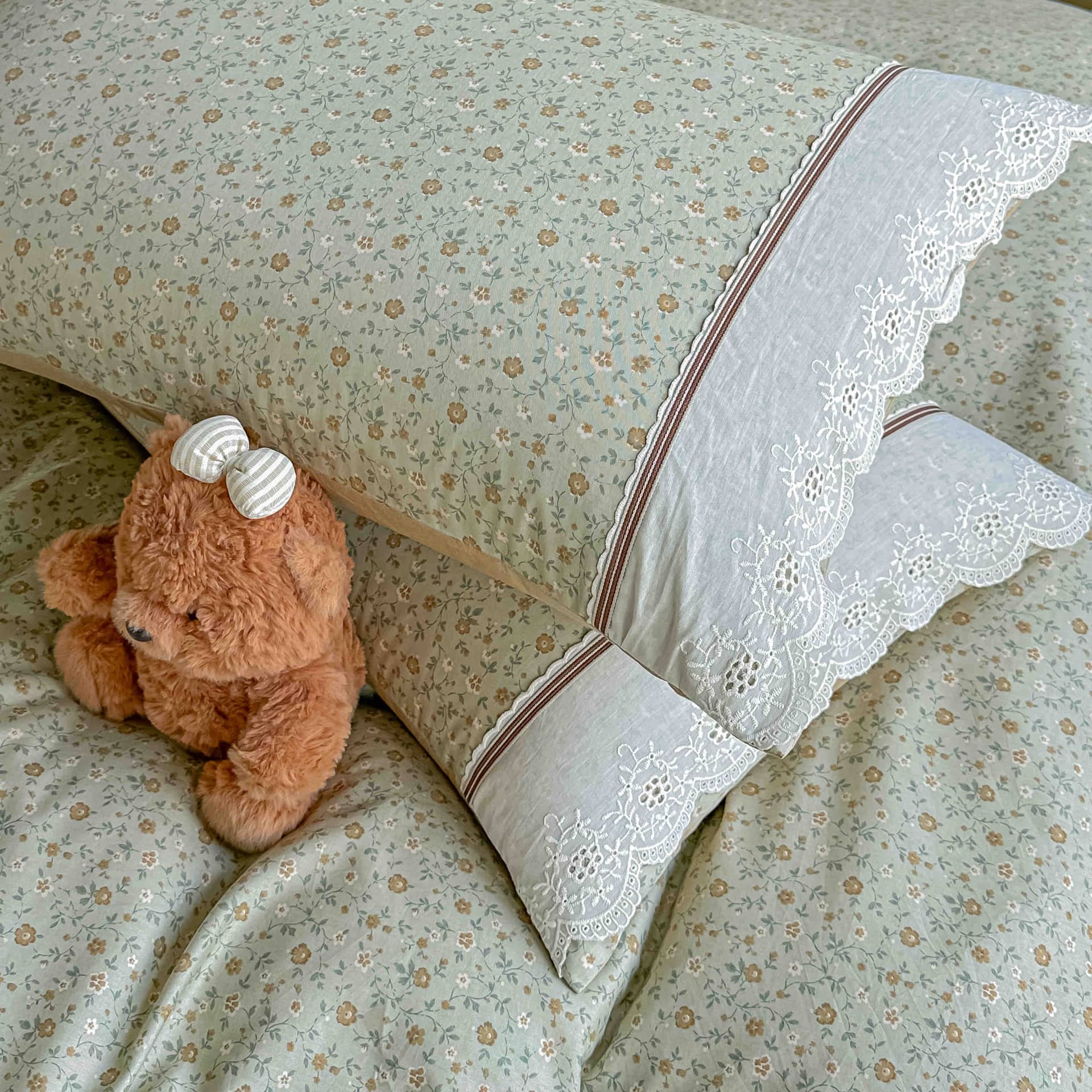 Lenjerie pat dublu, 100% bumbac, elastic, 4 piese, model verde salvie cu flori mici |Jojo Home – imagine produs 5