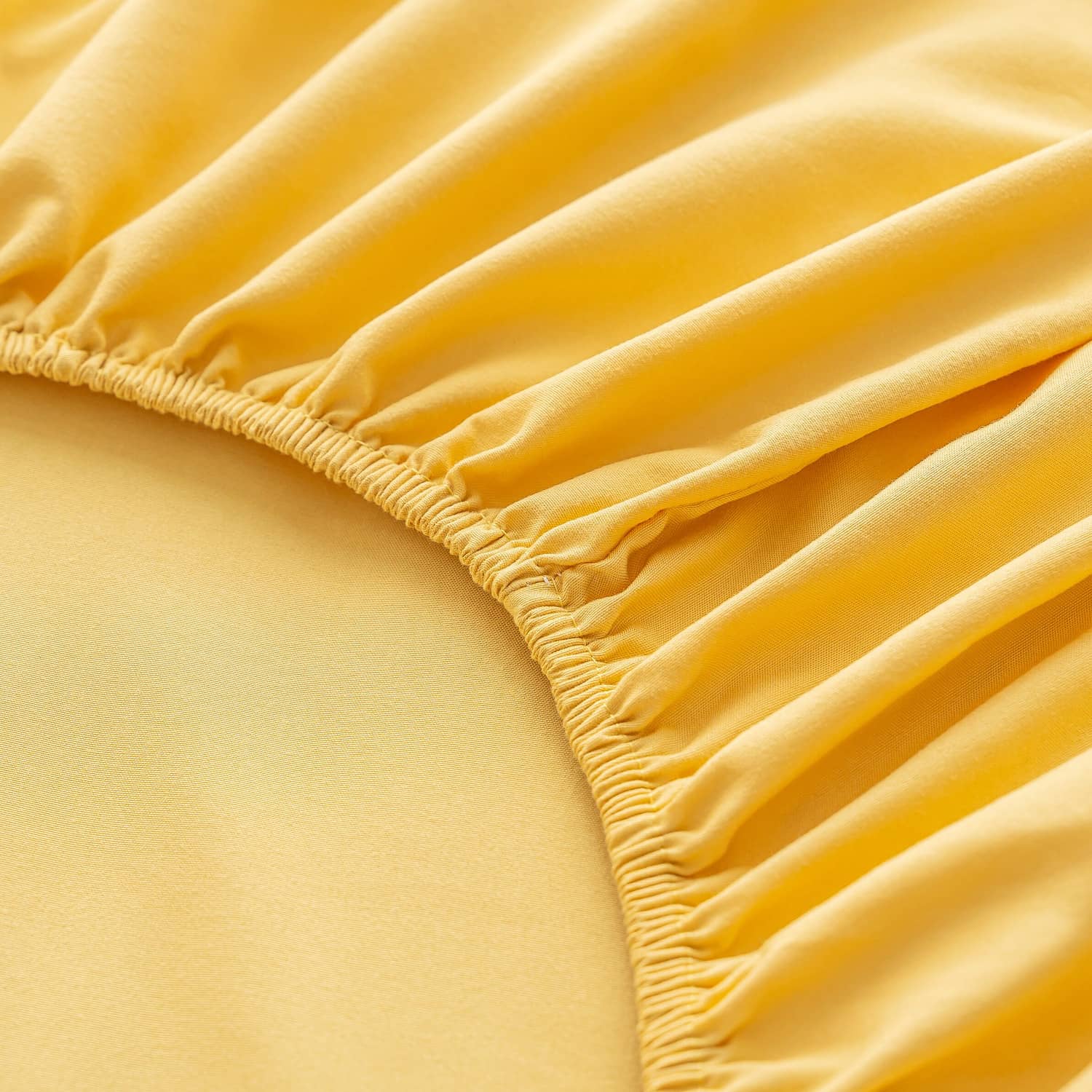Lenjerie de pat dublu cu elastic, din 100% microfibră, 4 piese, Casa New Concept, model galben auriu cu textura fina – imagine produs 6