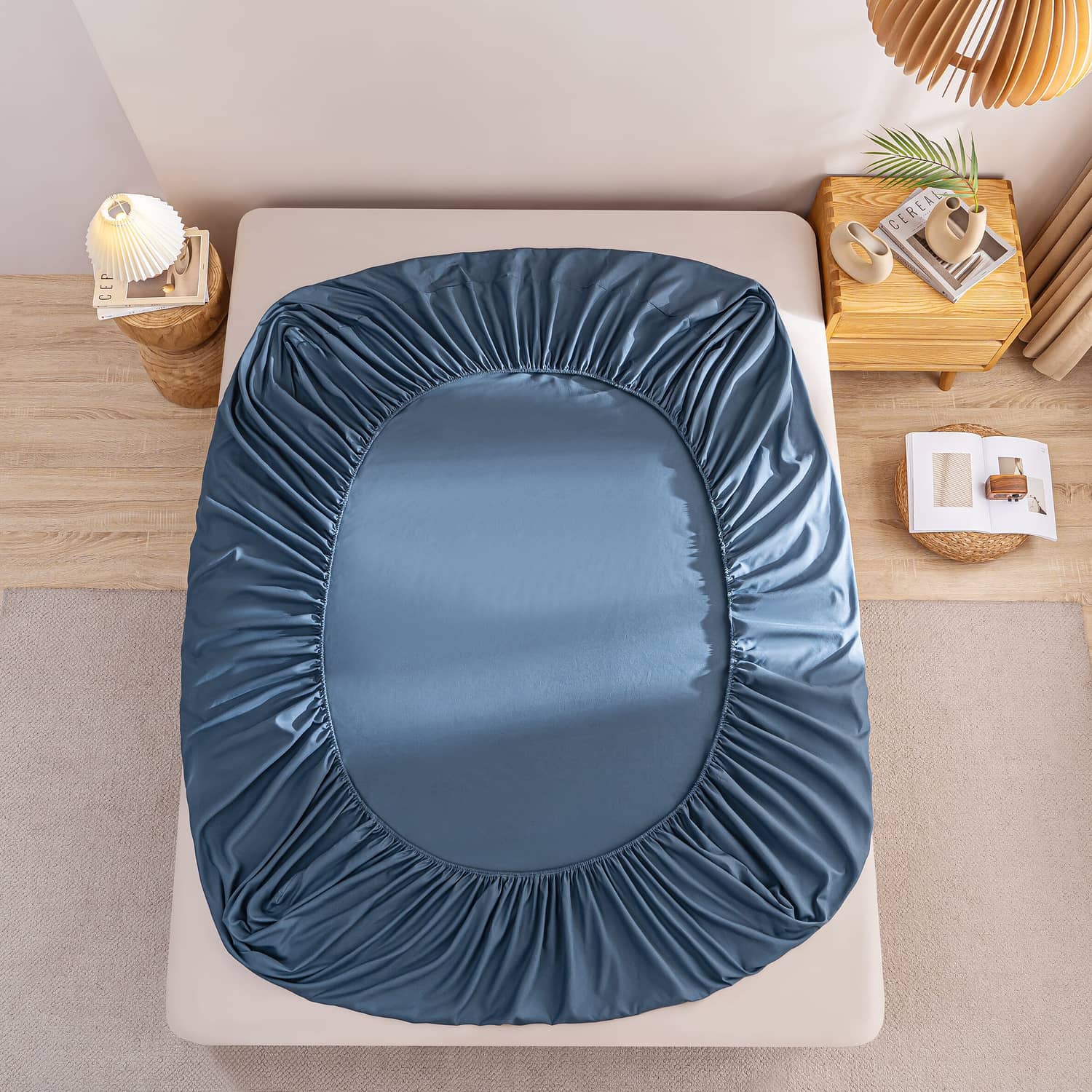 Lenjerie de pat dublu cu elastic, din 100% microfibră, 4 piese, Casa New Concept, model bleumarin cu model geometric in relief – imagine produs 6