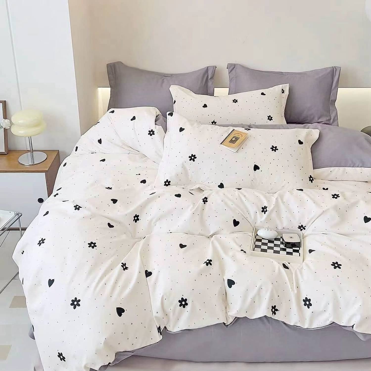 Lenjerie pat dublu, finet gros, elastic, 6 piese, model alb cu motive negre marunte | East Comfort