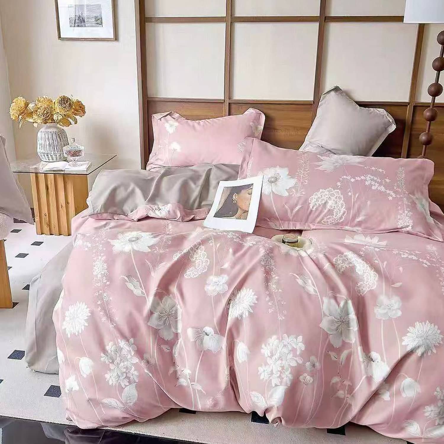 Lenjerie pat dublu, finet gros, elastic, 6 piese, model mov pudrat cu flori albe | East Comfort