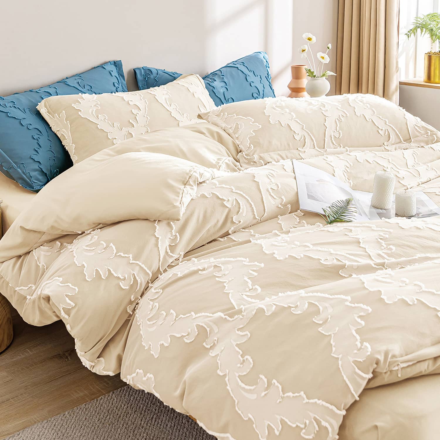 Lenjerie de pat dublu cu elastic, din 100% microfibră, 4 piese, Casa New Concept, model crem vanilie cu franjuri florali