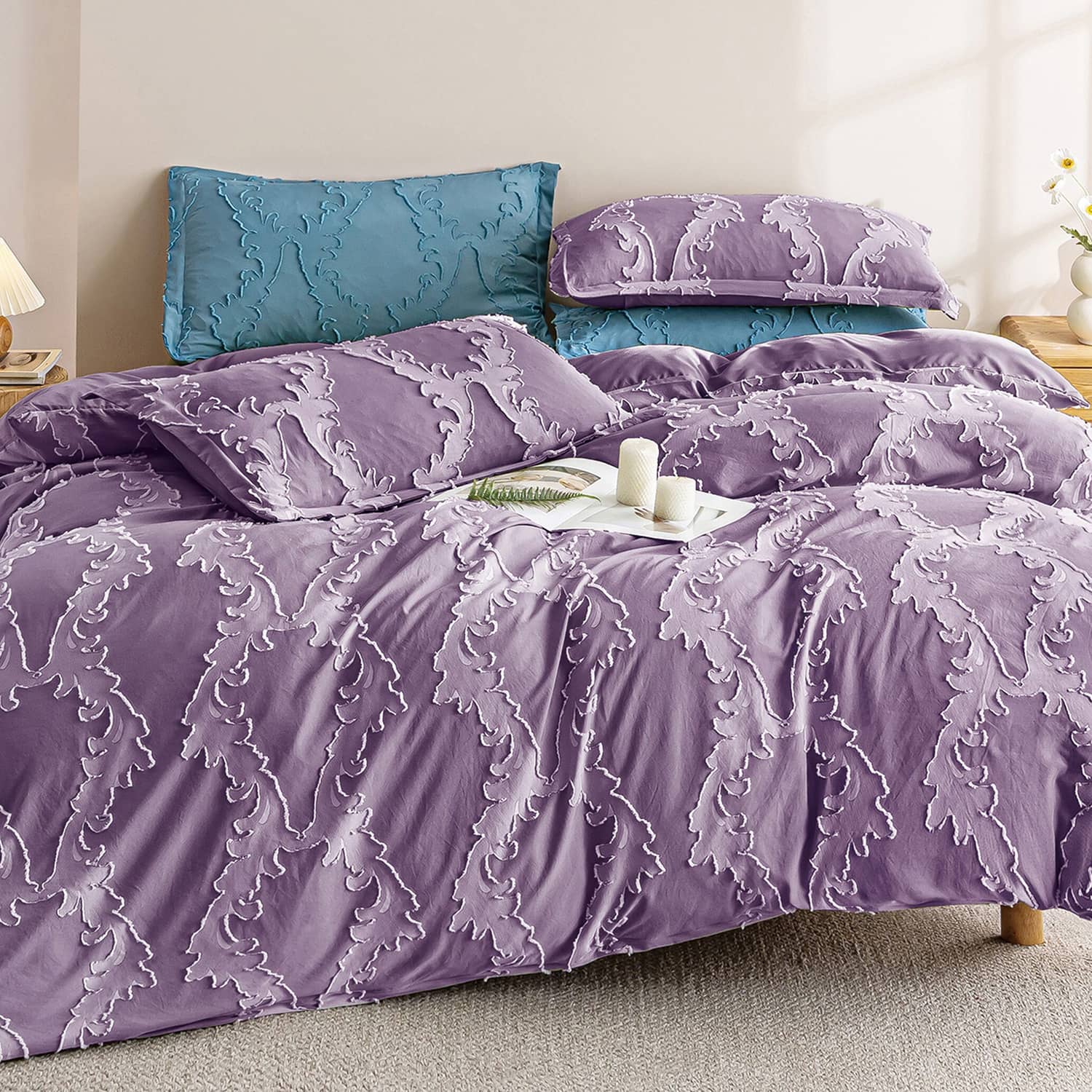 Lenjerie de pat dublu cu elastic, din 100% microfibră, 4 piese, Casa New Concept, model mov violet cu franjuri florali
