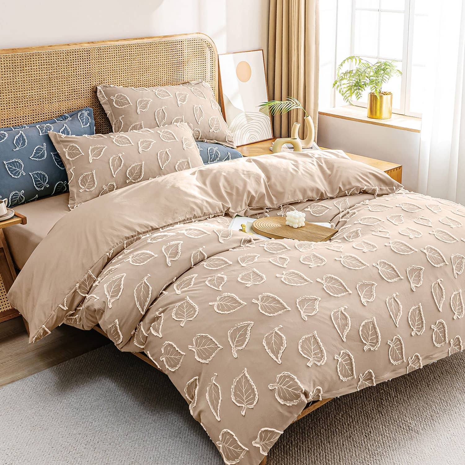Lenjerie de pat dublu cu elastic, din 100% microfibră, 4 piese, Casa New Concept, model bej taupe cu frunze albe