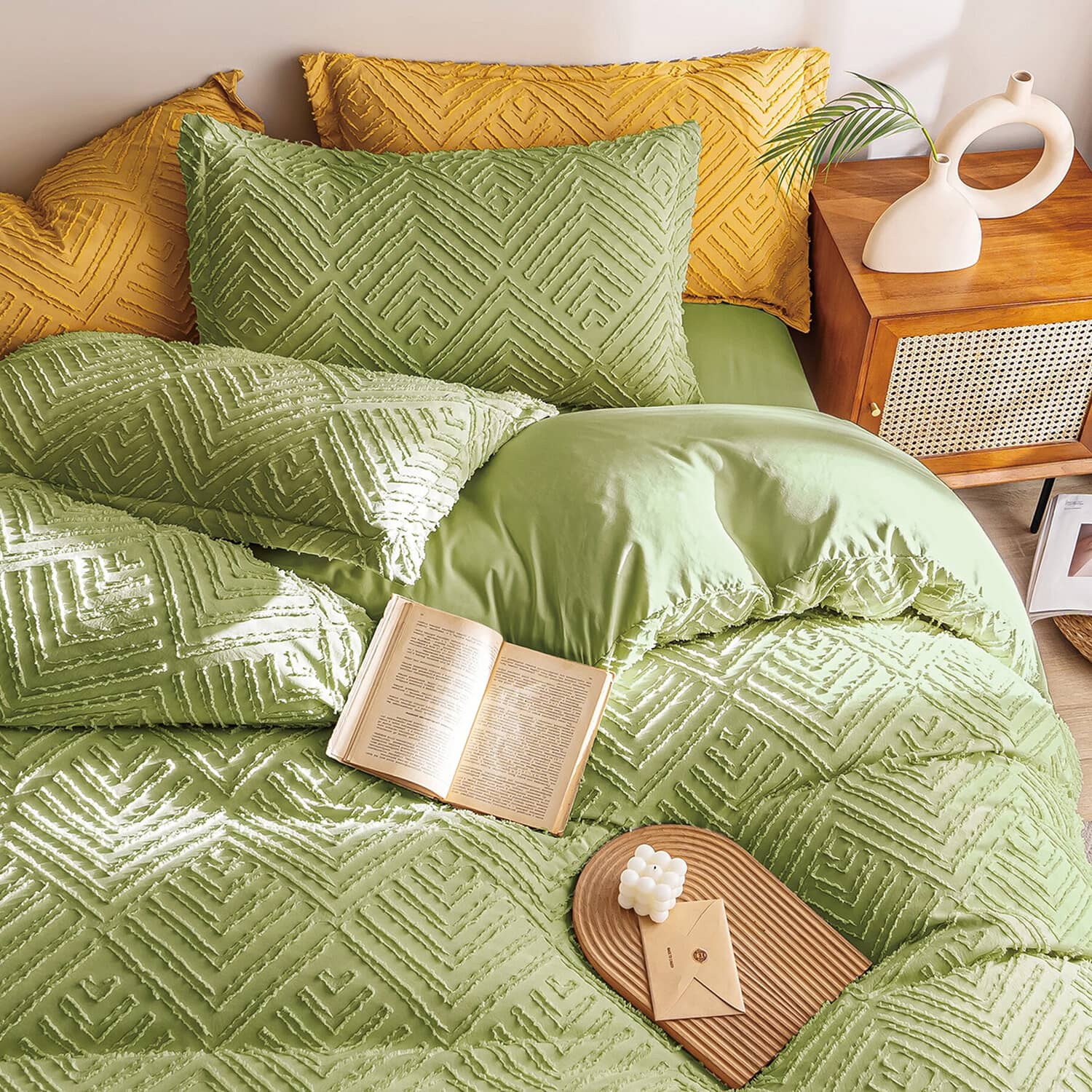 Lenjerie de pat dublu cu elastic, din 100% microfibră, 4 piese, Casa New Concept, model verde fistic cu model herringbone