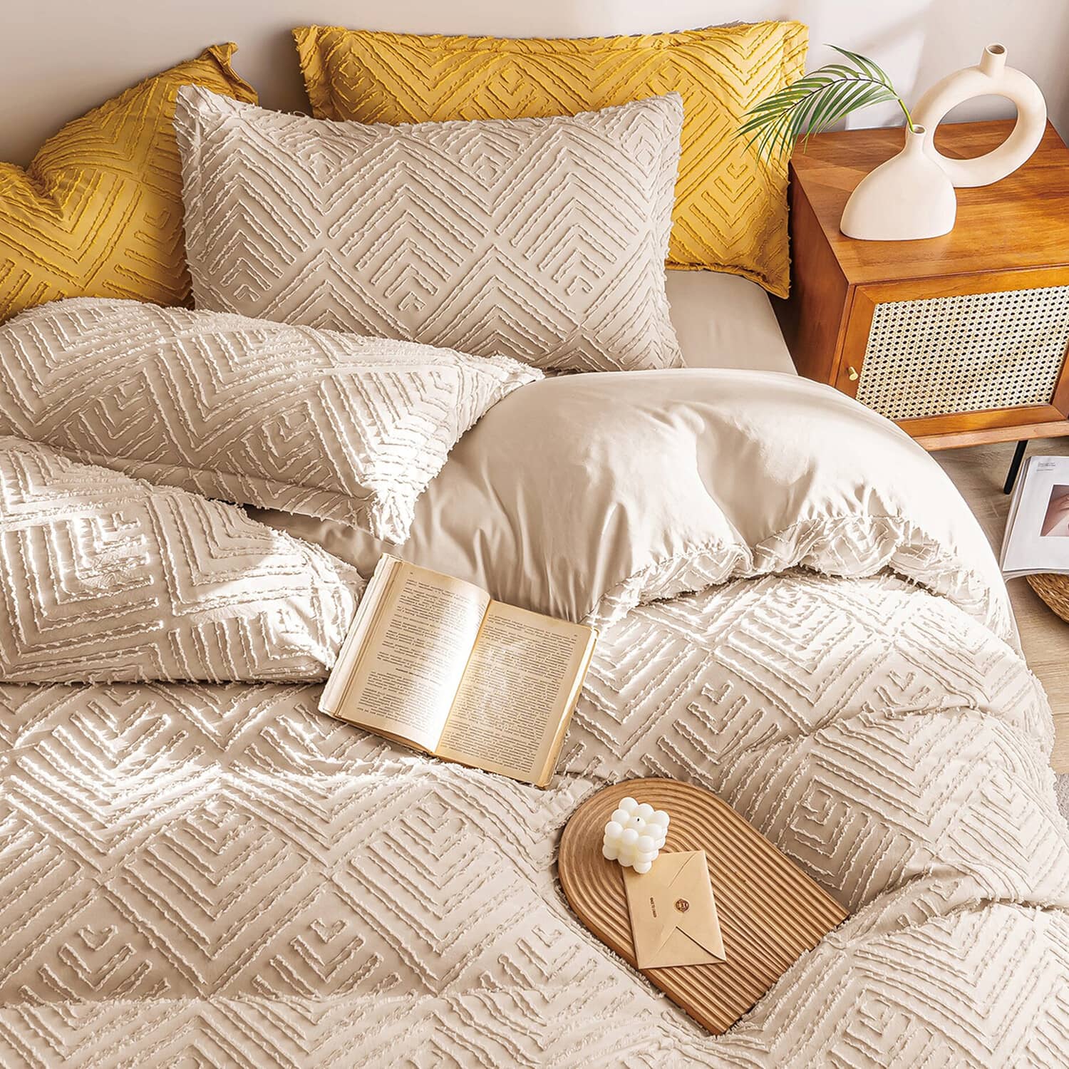 Lenjerie de pat dublu cu elastic, din 100% microfibră, 4 piese, Casa New Concept, model bej sampanie cu model herringbone