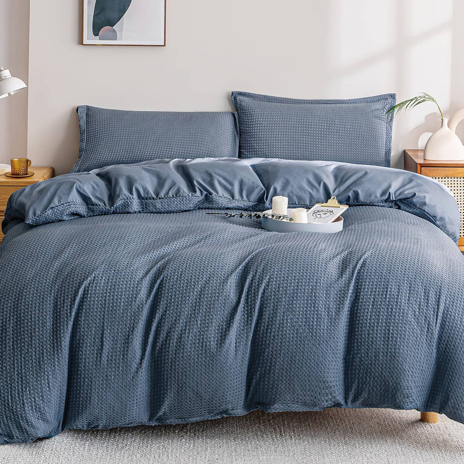 Lenjerie de pat dublu cu elastic, din 100% microfibră, 4 piese, Casa New Concept, model albastru ardezie uni cu textura pufoasa