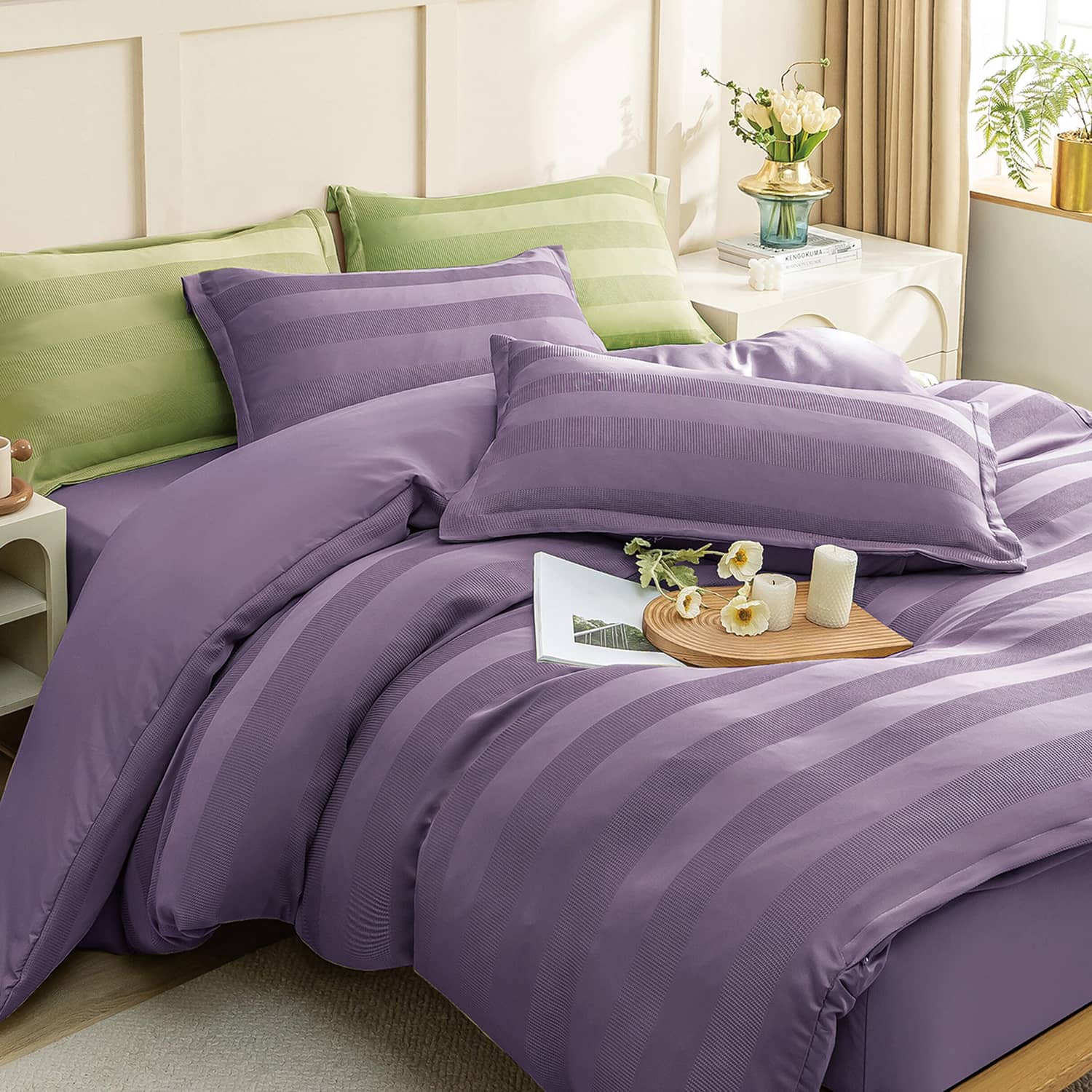 Lenjerie de pat dublu cu elastic, din 100% microfibră, 4 piese, Casa New Concept, model mov violet cu dungi late
