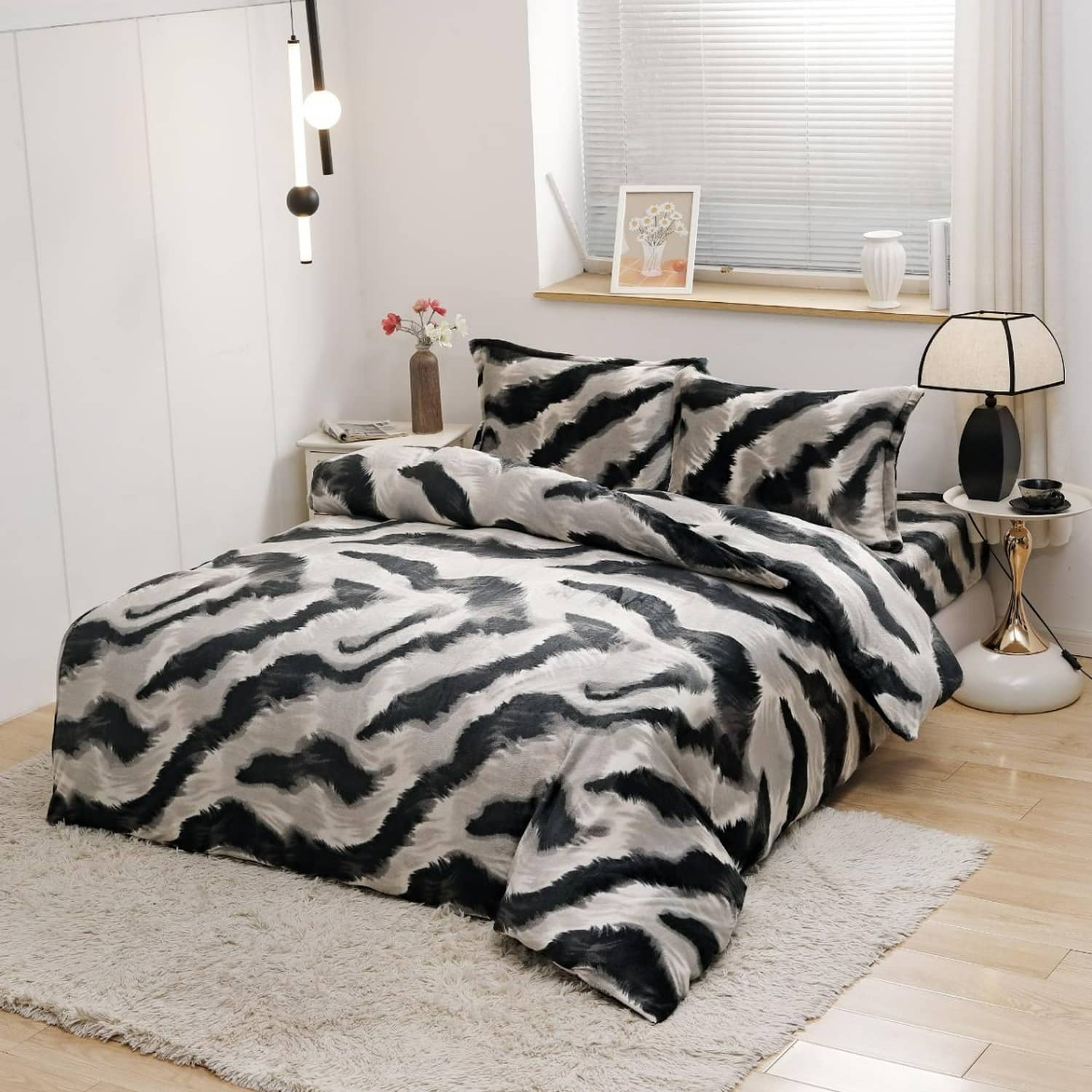 Lenjerie pat dublu, Cocolino, elastic, 4 piese, model gri cu dungi zebra | East Comfort
