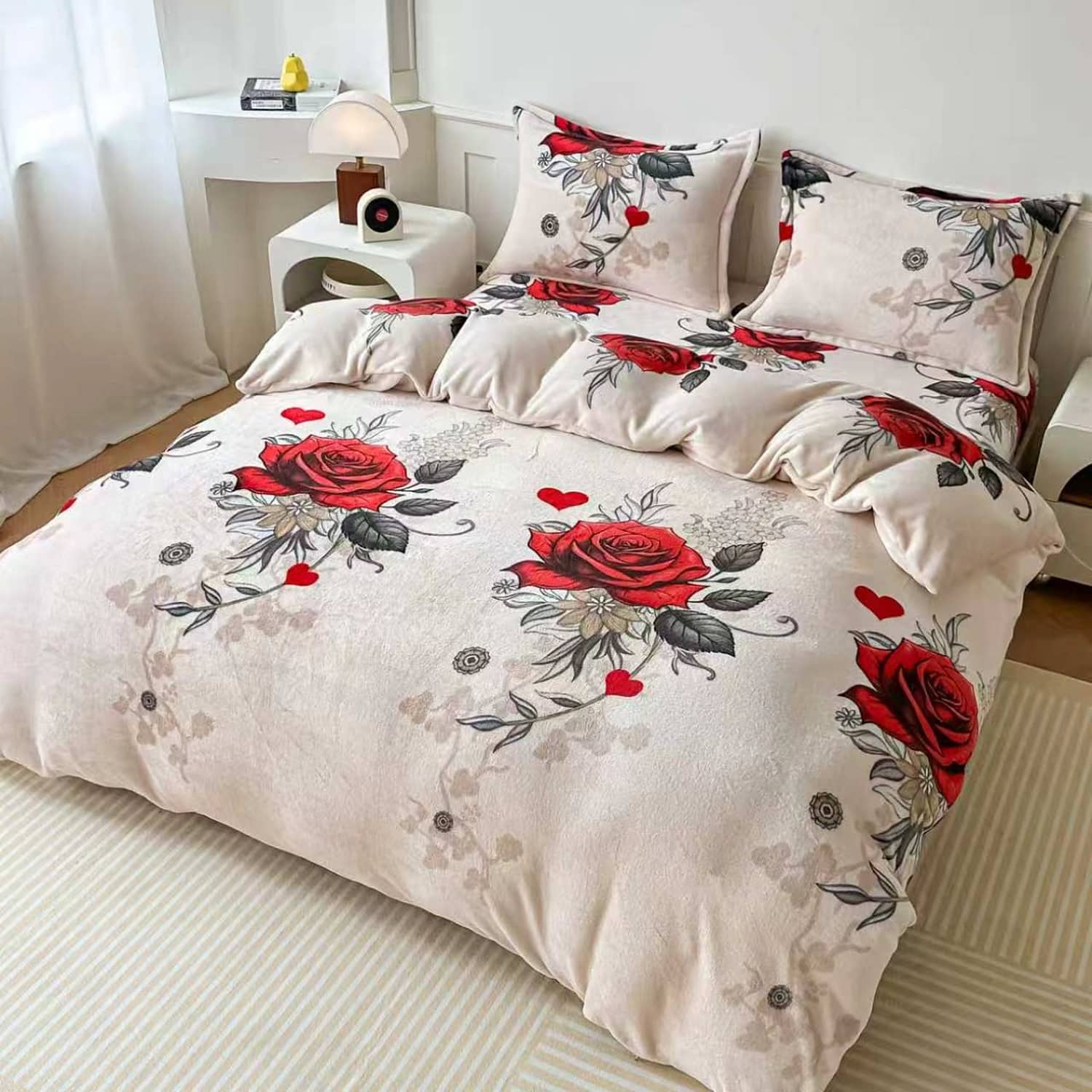 Lenjerie pat dublu, Cocolino, elastic, 4 piese, model crem cu trandafiri rosii | East Comfort