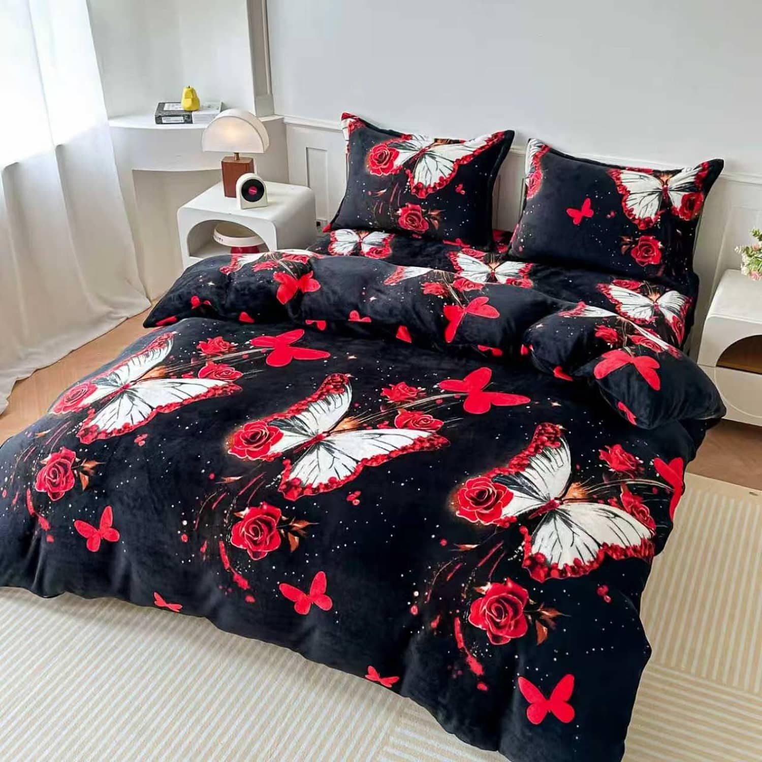 Lenjerie pat dublu, Cocolino, elastic, 4 piese, model negru cu fluturi rosii | East Comfort