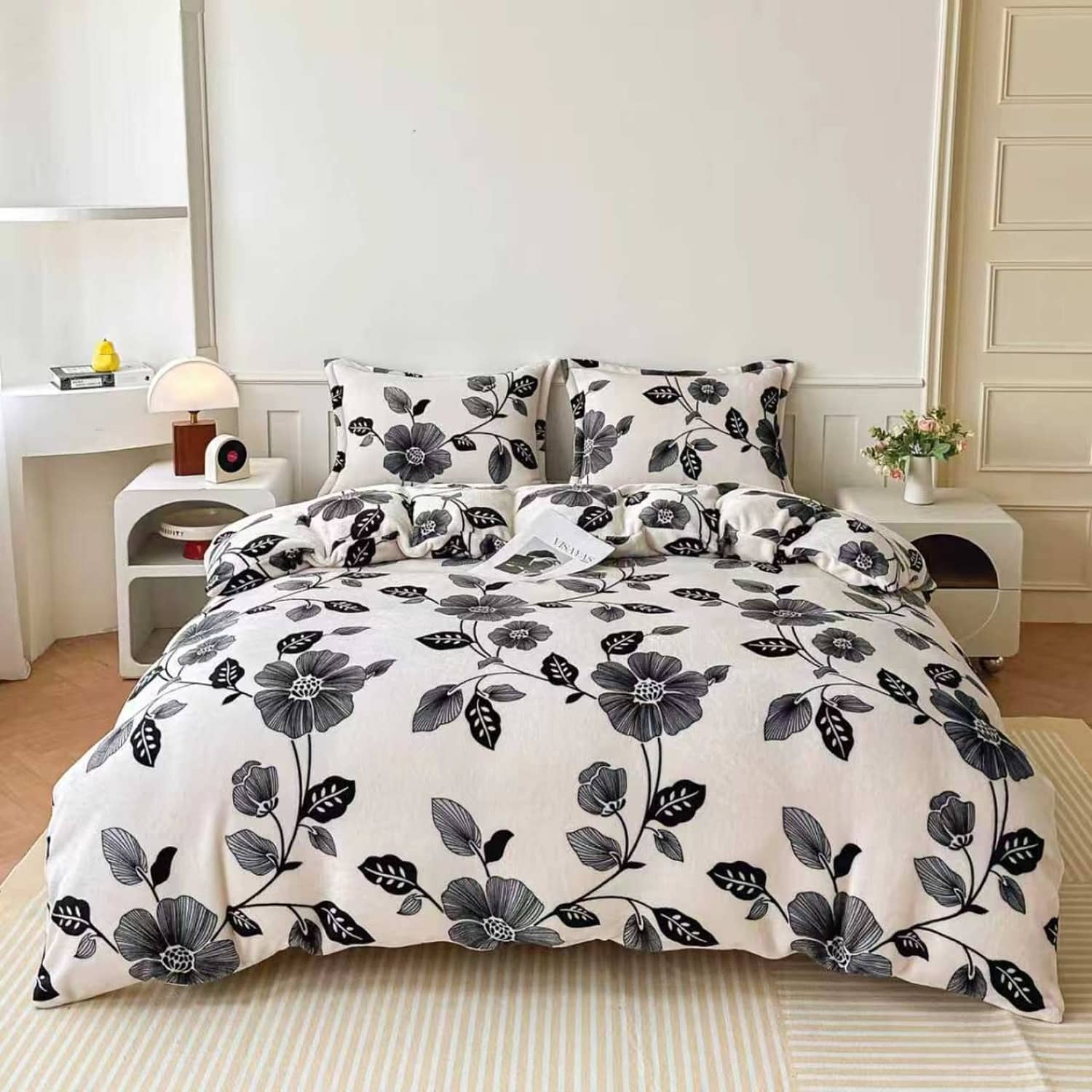 Lenjerie pat dublu, Cocolino, elastic, 4 piese, model alb cu flori negre | East Comfort
