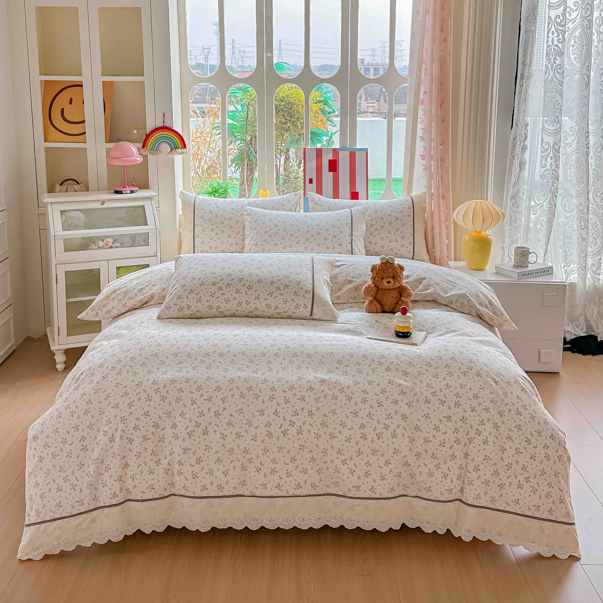Lenjerie pat dublu, 100% bumbac, elastic, 4 piese, model alb cu flori multicolore |Jojo Home