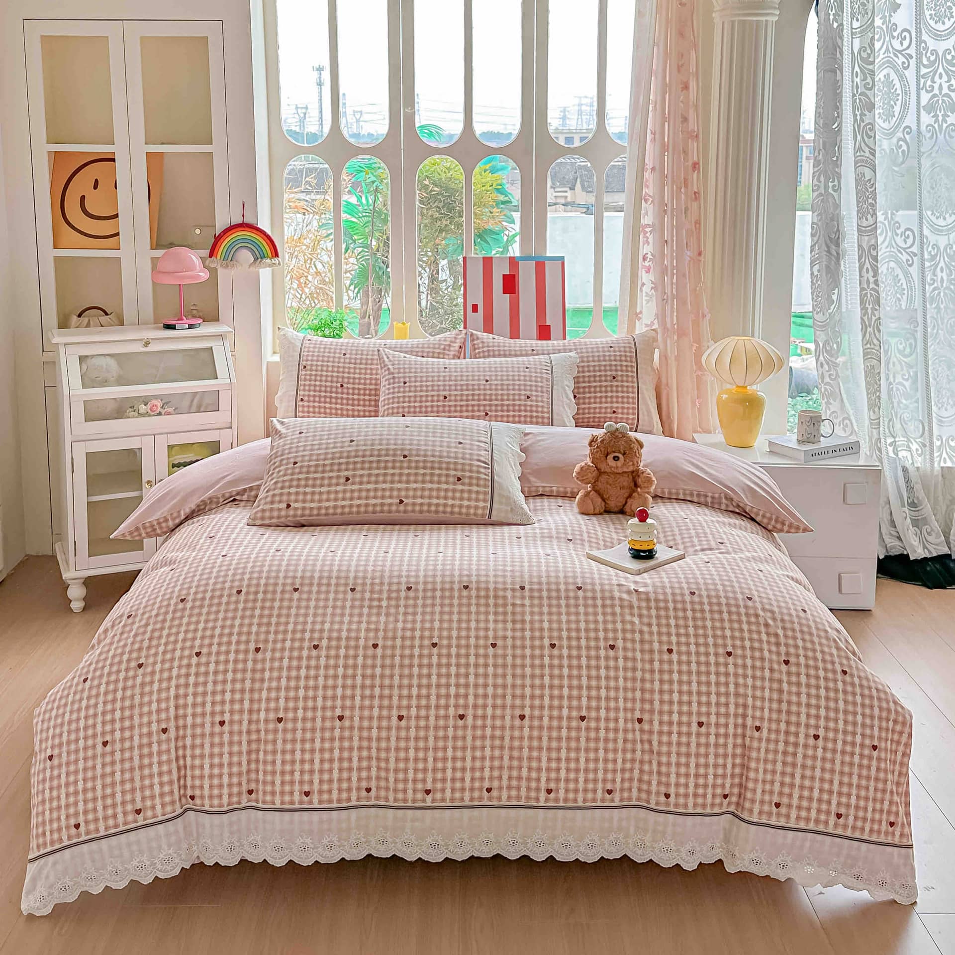 Lenjerie pat dublu, 100% bumbac, elastic, 4 piese, model roz cu carouri si inimi |Jojo Home