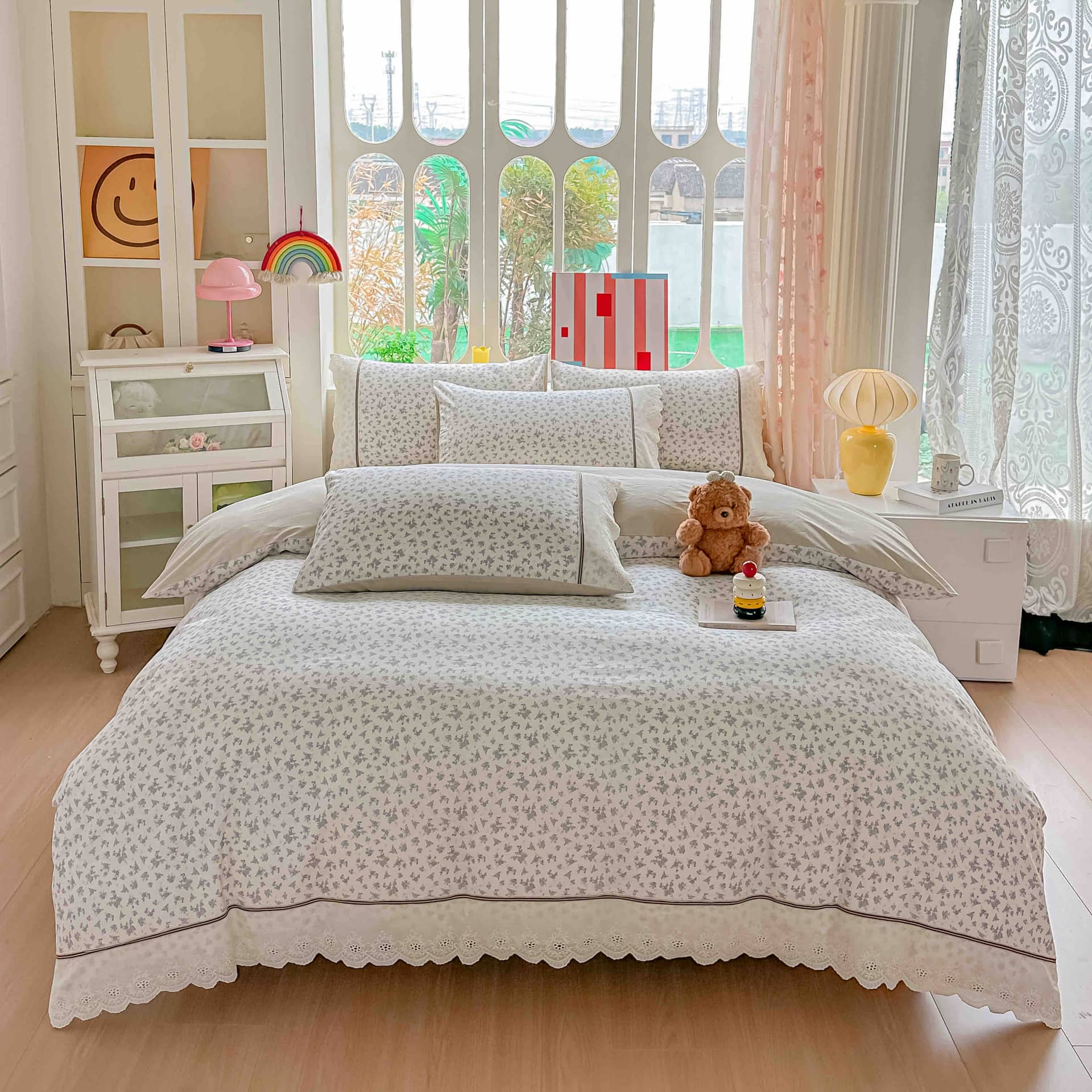 Lenjerie pat dublu, 100% bumbac, elastic, 4 piese, model alb cu ramurele gri |Jojo Home