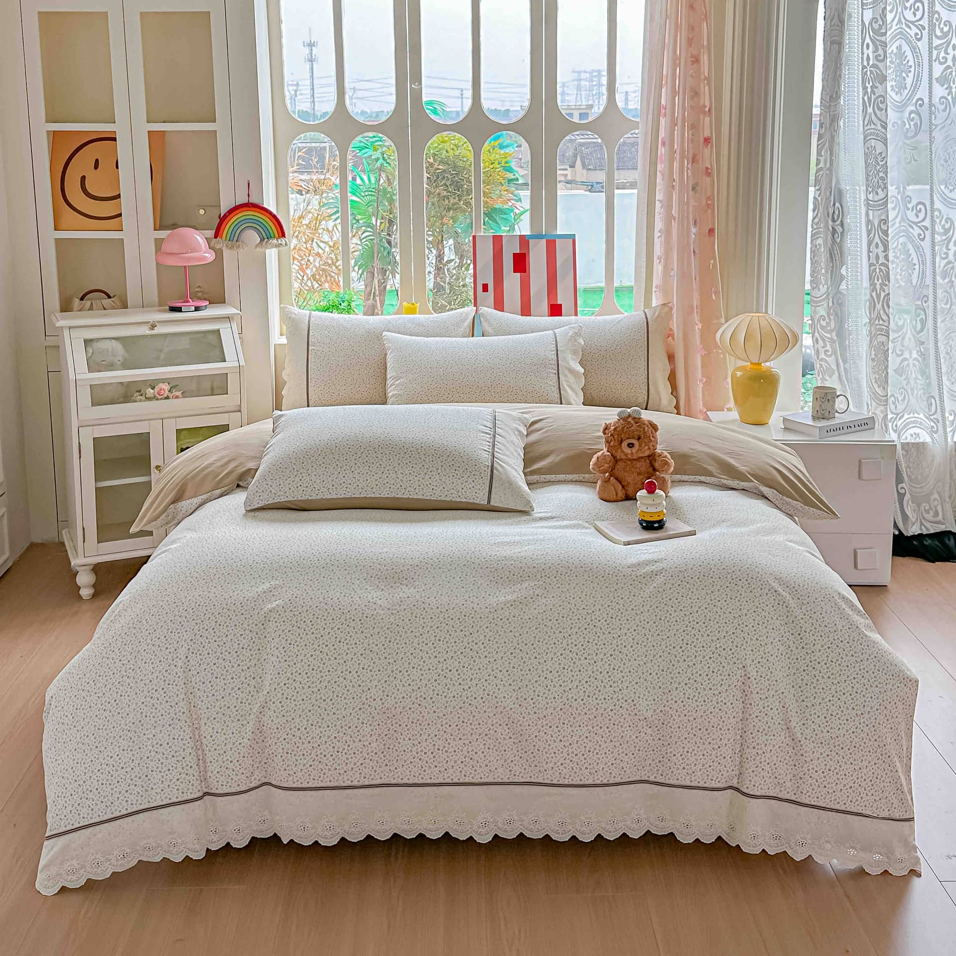 Lenjerie pat dublu, 100% bumbac, elastic, 4 piese, model alb cu picatele multicolore |Jojo Home