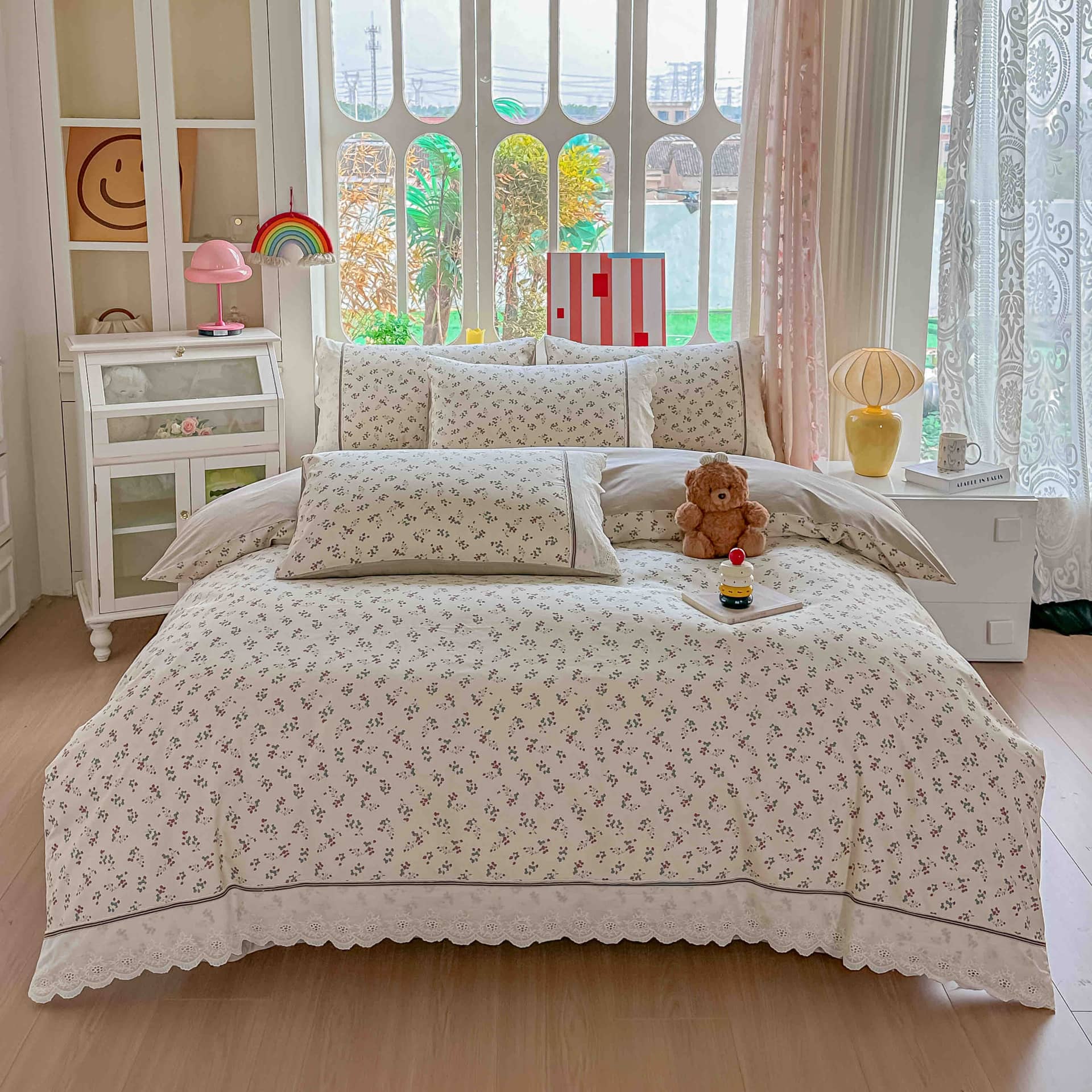 Lenjerie pat dublu, 100% bumbac, elastic, 4 piese, model crem cu buchetele florale |Jojo Home