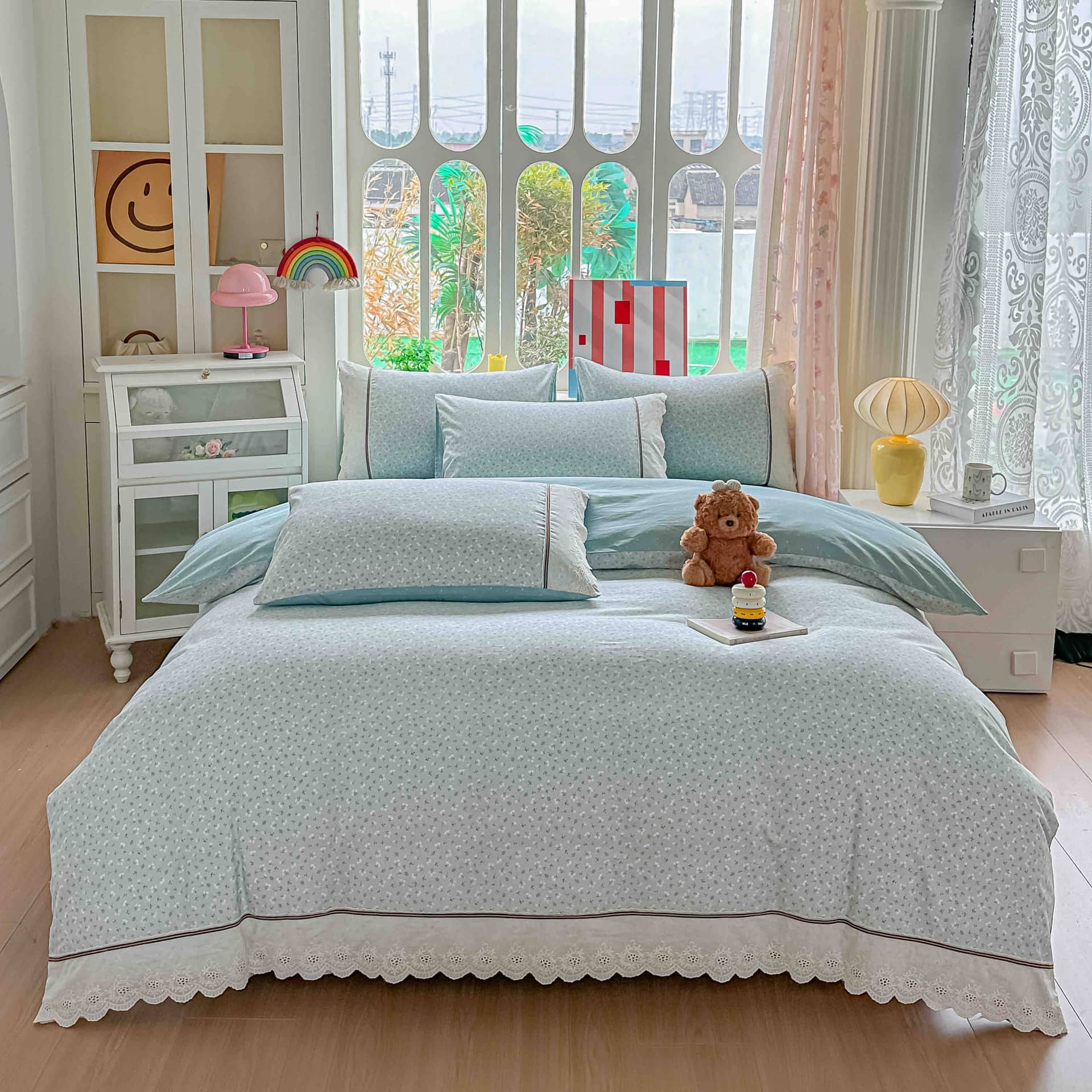 Lenjerie pat dublu, 100% bumbac, elastic, 4 piese, model bleu cu flori albe |Jojo Home