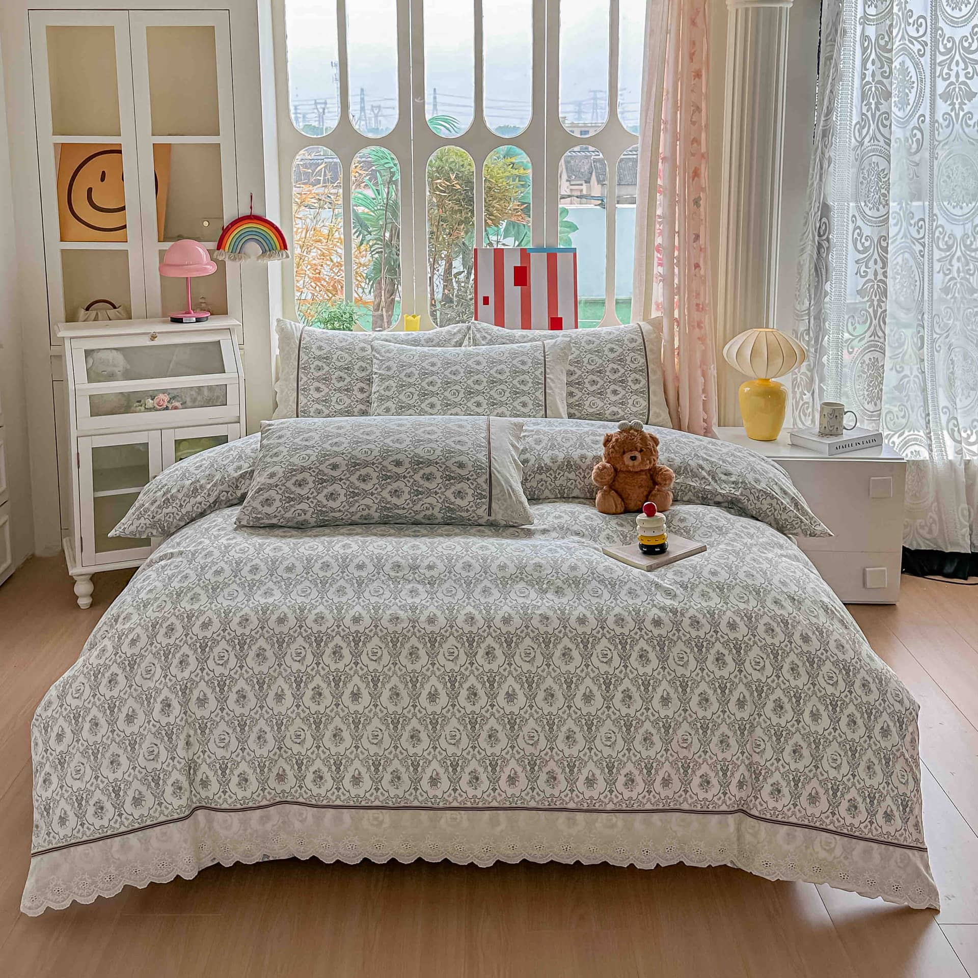 Lenjerie pat dublu, 100% bumbac, elastic, 4 piese, model gri bej cu medalioane |Jojo Home