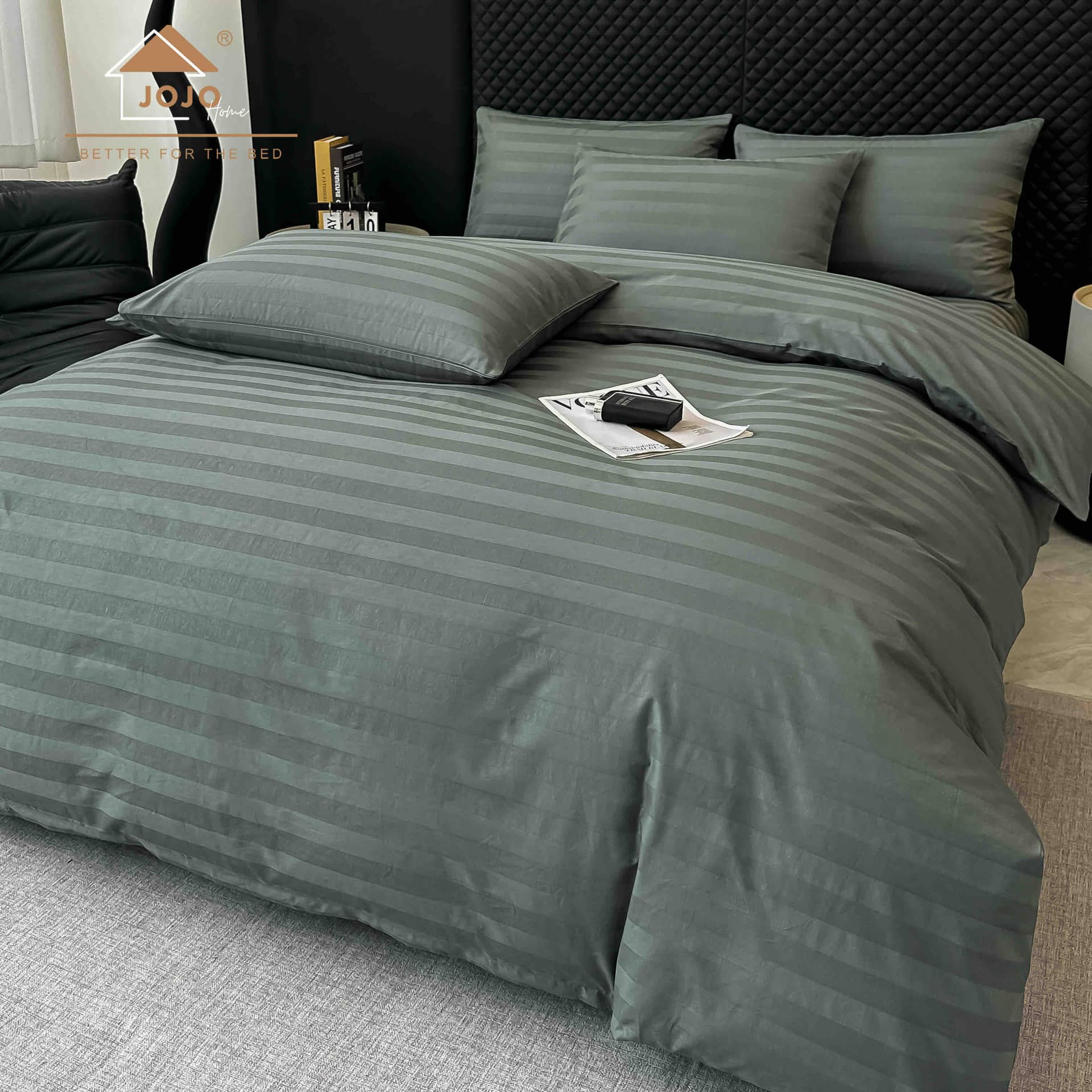Lenjerie pat dublu, 100% bumbac, Damasc Deluxe, elastic, 6 piese, model verde salvie cu dungi | Jojo Home