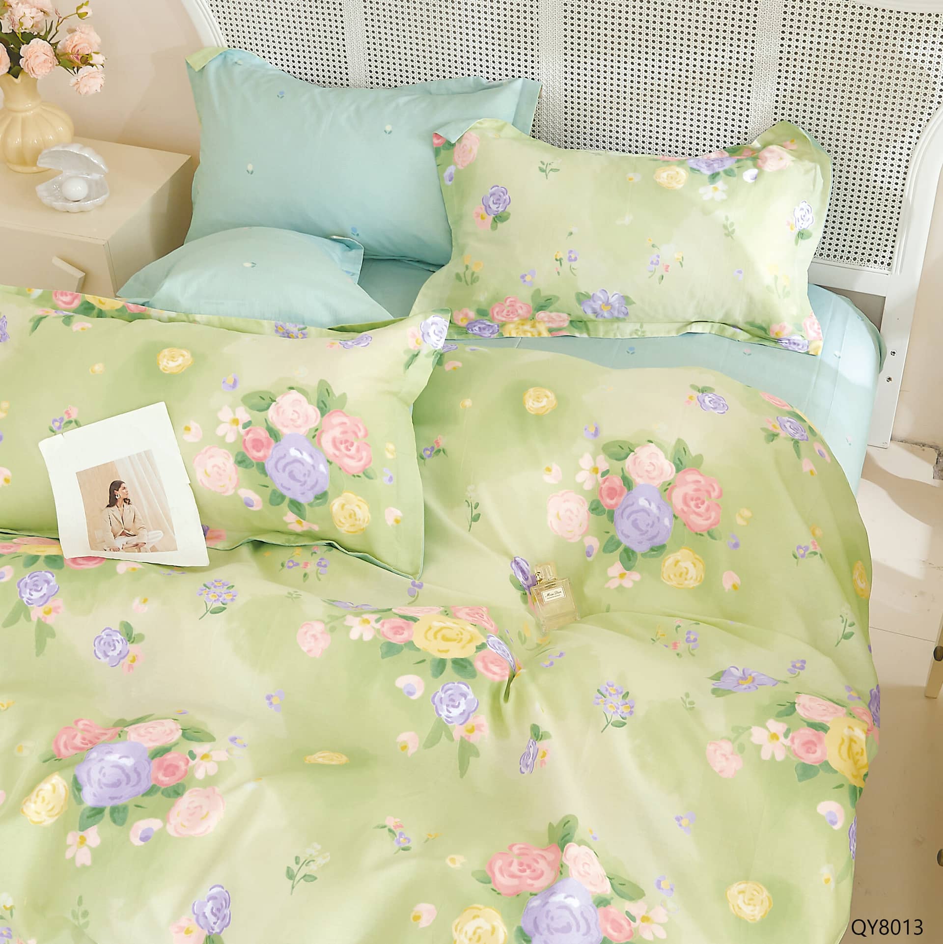 Lenjerie pat dublu, 100% bumbac percal, elastic, 4 piese, model verde pastel cu flori roz | Primavara