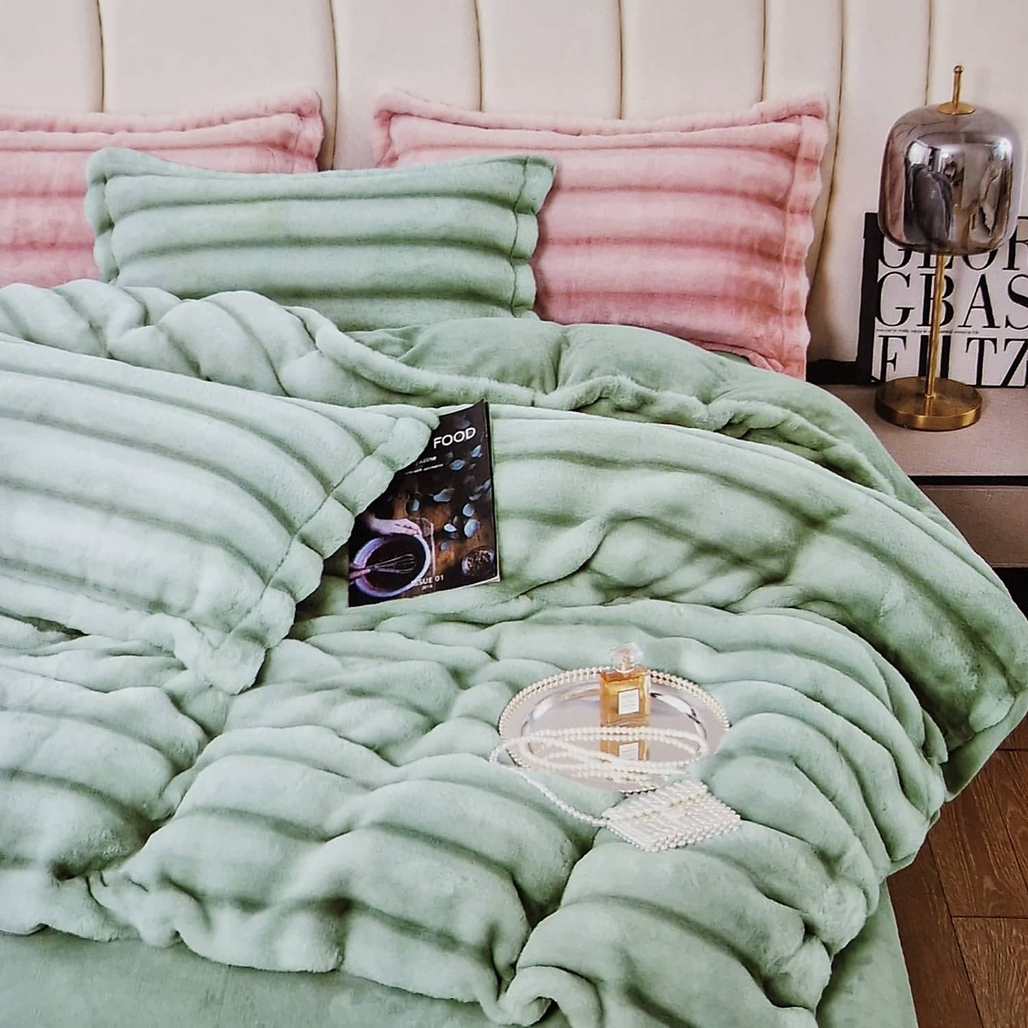 Lenjerie de pat dublu, Cocolino, 4 piese, cu elastic, plușată cu fir lung, model  verde menta cu dungi ondulate | Casa New Concept