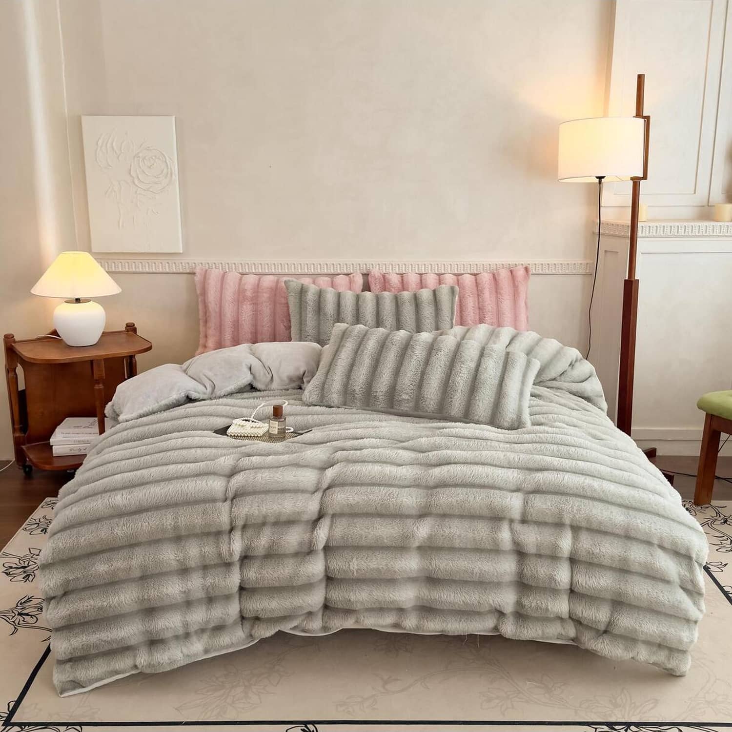Lenjerie de pat dublu, Cocolino, 4 piese, cu elastic, plușată cu fir lung, model  gri cu dungi ondulate | Casa New Concept