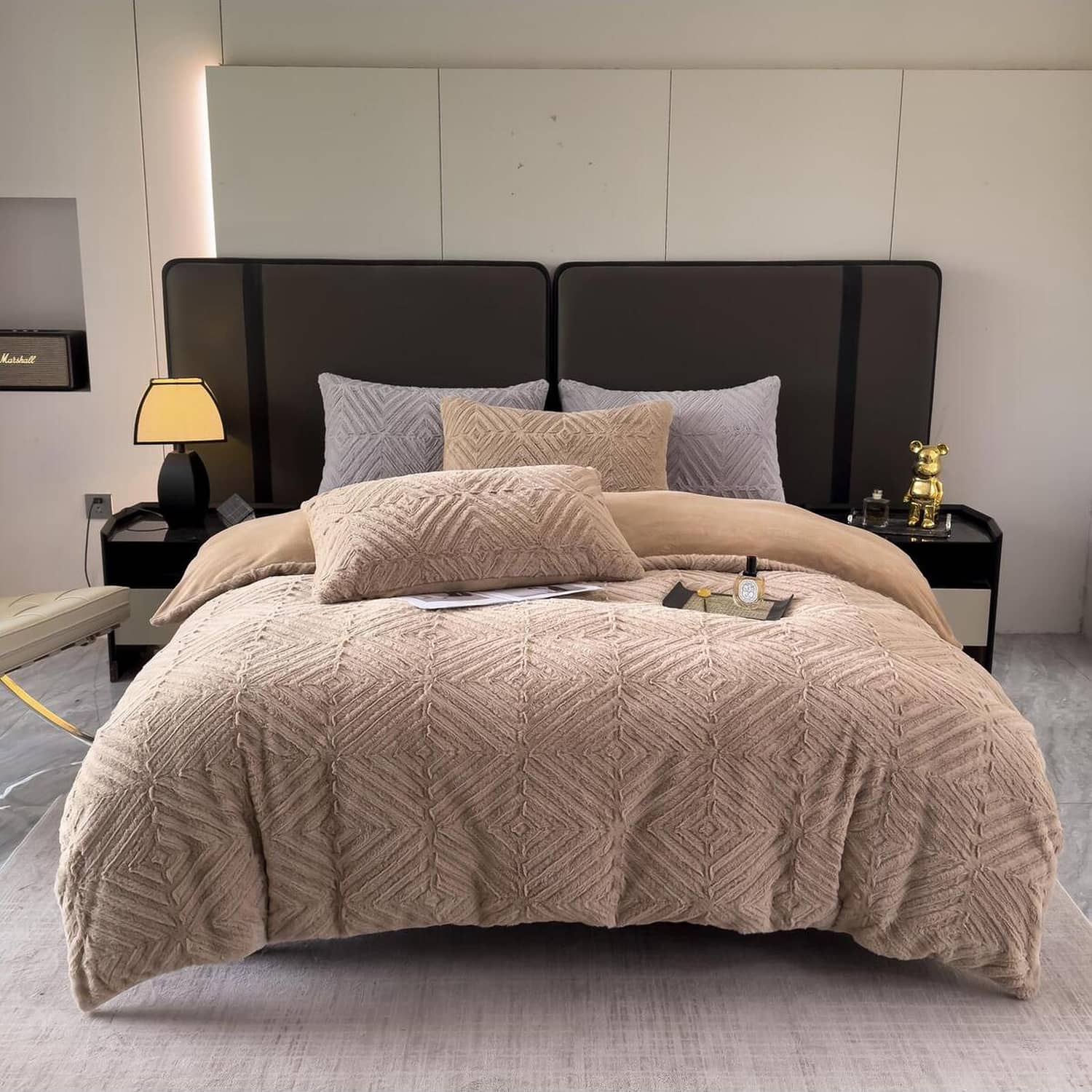 Lenjerie de pat dublu Cocolino, 4 piese, cu elastic, plușată cu fir lung, model bej taupe cu model spic | Casa New Concept