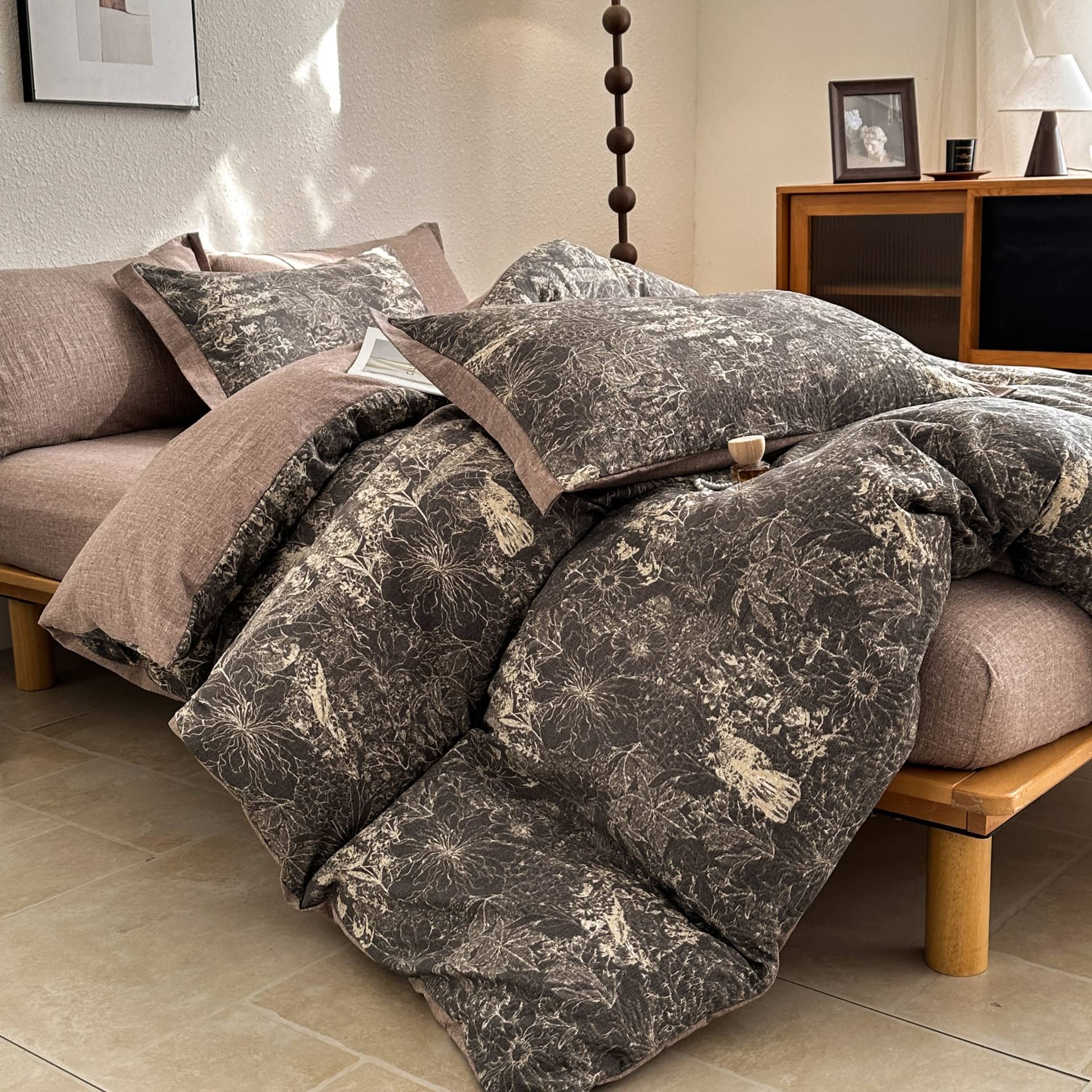 COLORFUL HOME® · Lenjerie de pat dublu (180x200cm) cu elastic, efect de in și bumbac, 4 piese, model floral vintage antracit